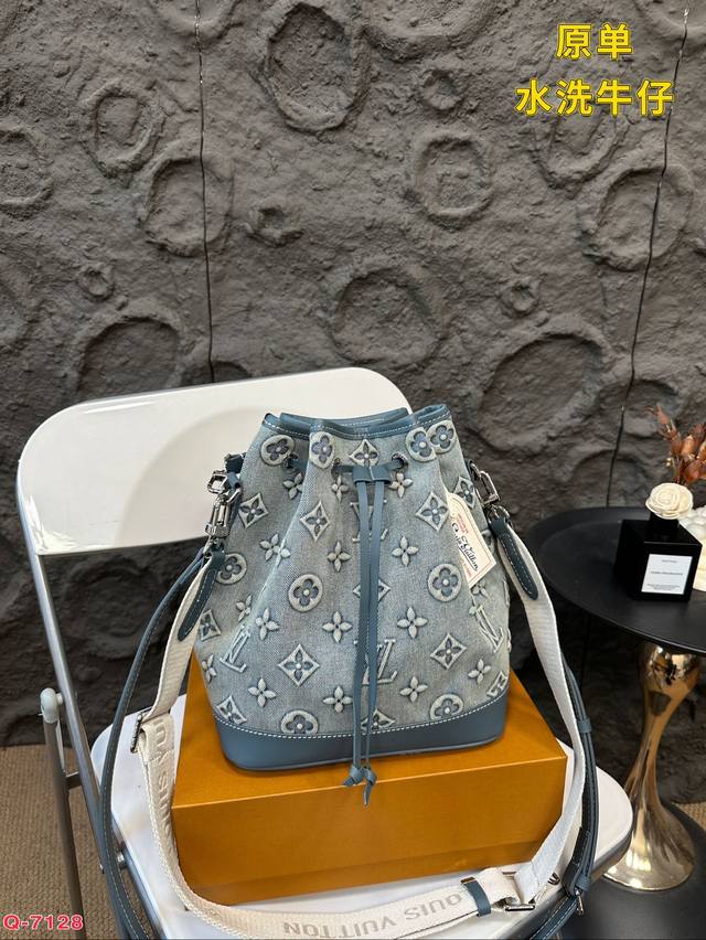 LV Nano Noé Denim Vintage Bag / LV Bucket Bag กระเป๋าทรงบัคเก็ตเดนิมสไตล์วินเทจ รุ่นใหม่ปั้มลายโมโนแกรมบนเดนิมสุดไอคอนิก ที่ใครเห็นต้องเป็นคลั่งรัก ผู้ดี หรูหราได้ทุกลุค ทุกสไตล์