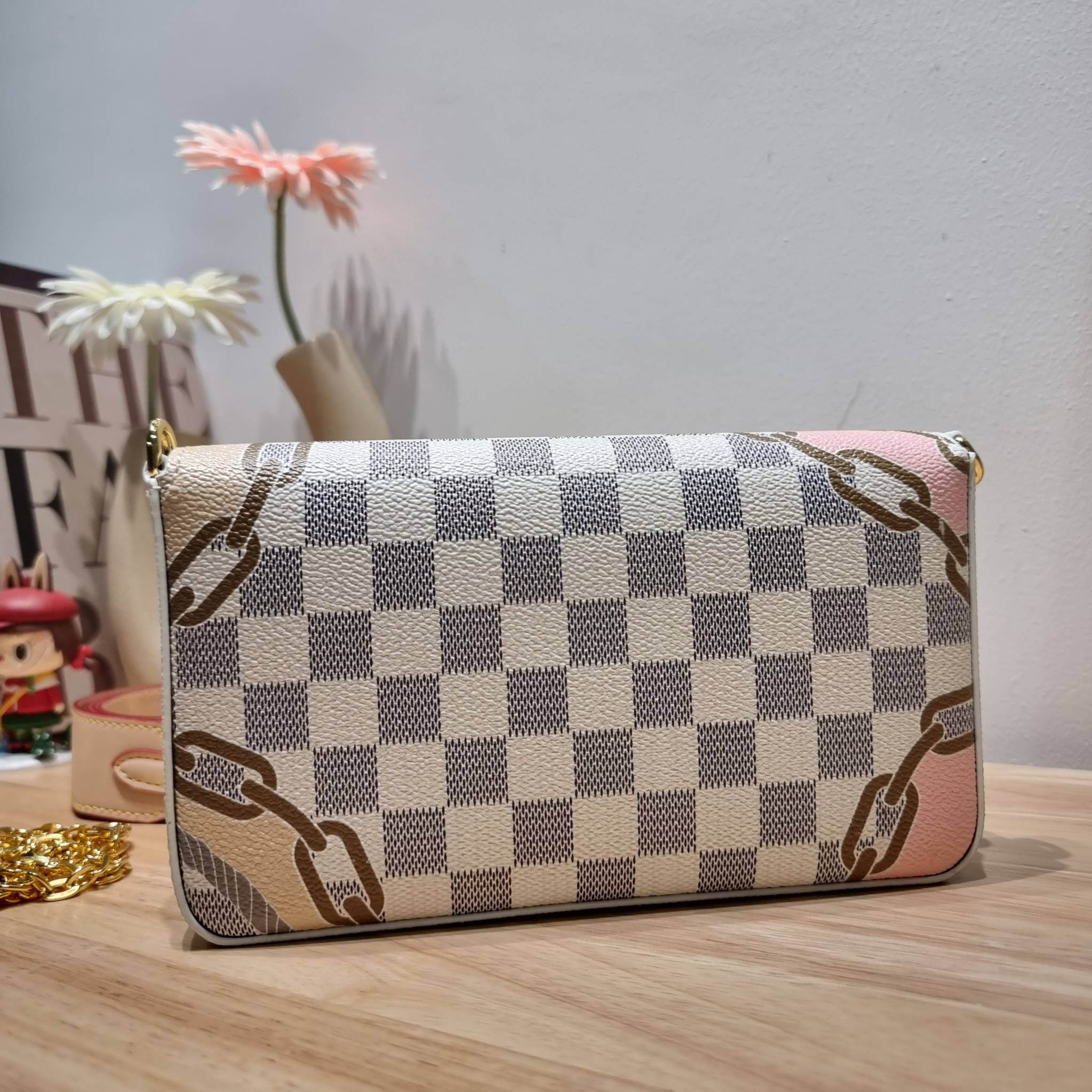 LV Felicie Pochette Damier Azur Canvas - Wallets and Small Leather / LV DAMIER AZUR POCHETTE WITH NAUTICAL PRINT เป็นหนึ่งคอลใหม่ที่มอบสีสันสดใสรับ summer ได้ดี กับกระเป๋าสะพายทรงพอช ดีไซน์ออกมาให้ใช้งานได้หลากหลาย