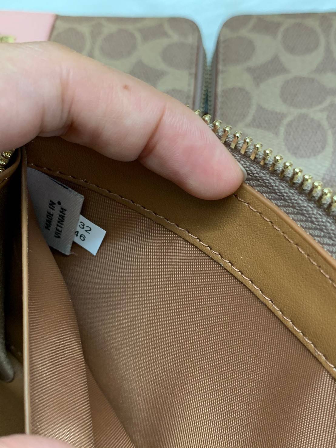 ของแท้ COACH ACCORDION ZIP WALLET ((31546)) กระเป๋าเงินใบยาว แบบซิปรอบ หนังแท้ ตัดหนังเรียบตรงกลางสวยงามค่ะ