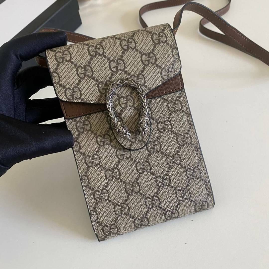 VIP GIFT 】GUCCI Dionysus mini phone bag พร้อมส่ง จัดมาให้แล้วนะจ๊ะ ใครหาอยู่มาทางนี้ได้เลย กระเป๋าใส่โทรศัพท์ ใส่กระเป๋าสตางค์ ใส่ลิปสติก ขนาดmini น่ารักมาก ด้วยความคลาสสิคเข้ากับรูปทรงที่ทันสมัย ไม่มีไม่ได้แล้วจร้า