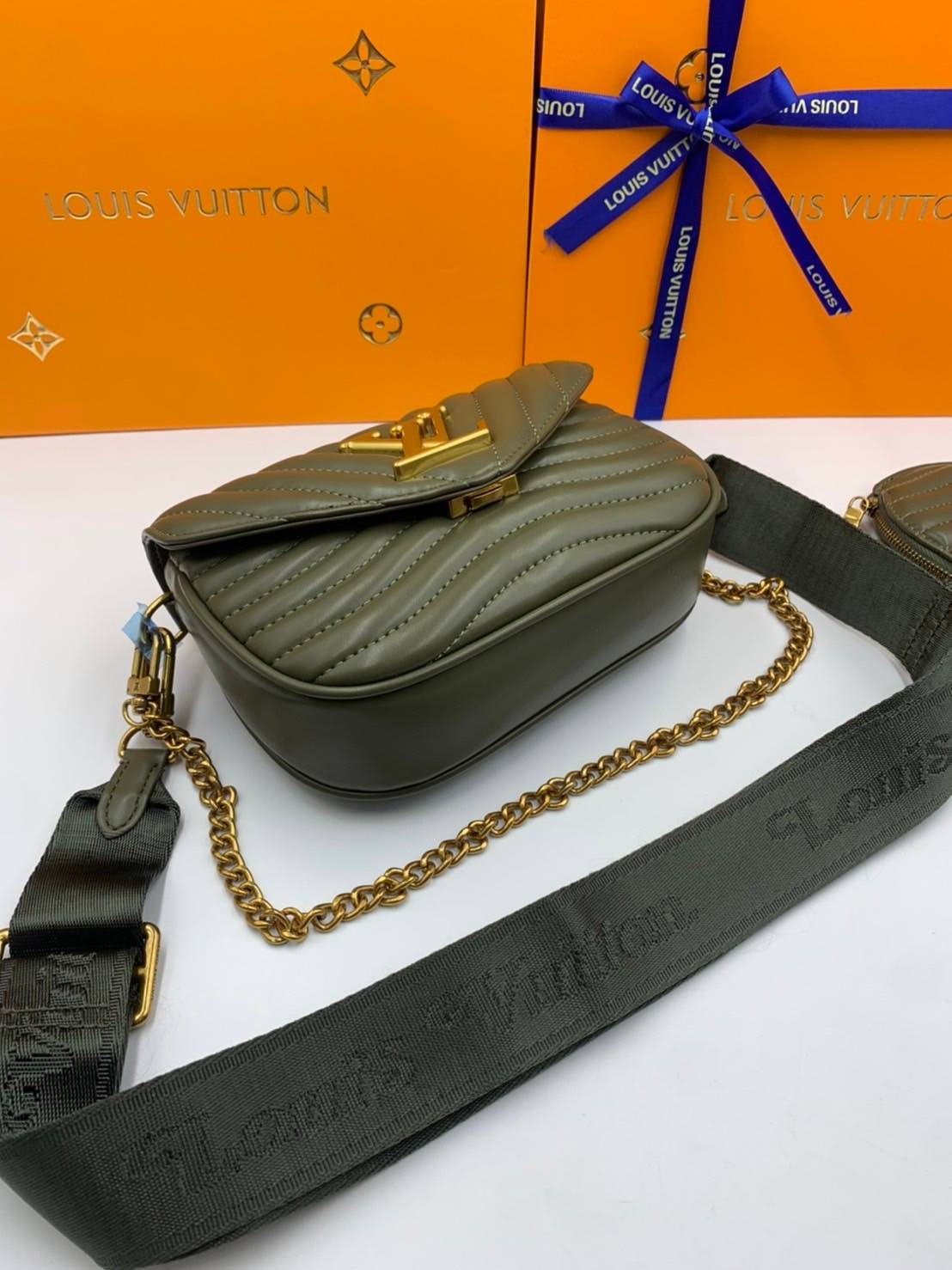 VIP GIFT 】LOUIS VUITTON NEW WAVE MULTI-POCHETTE (4colors)