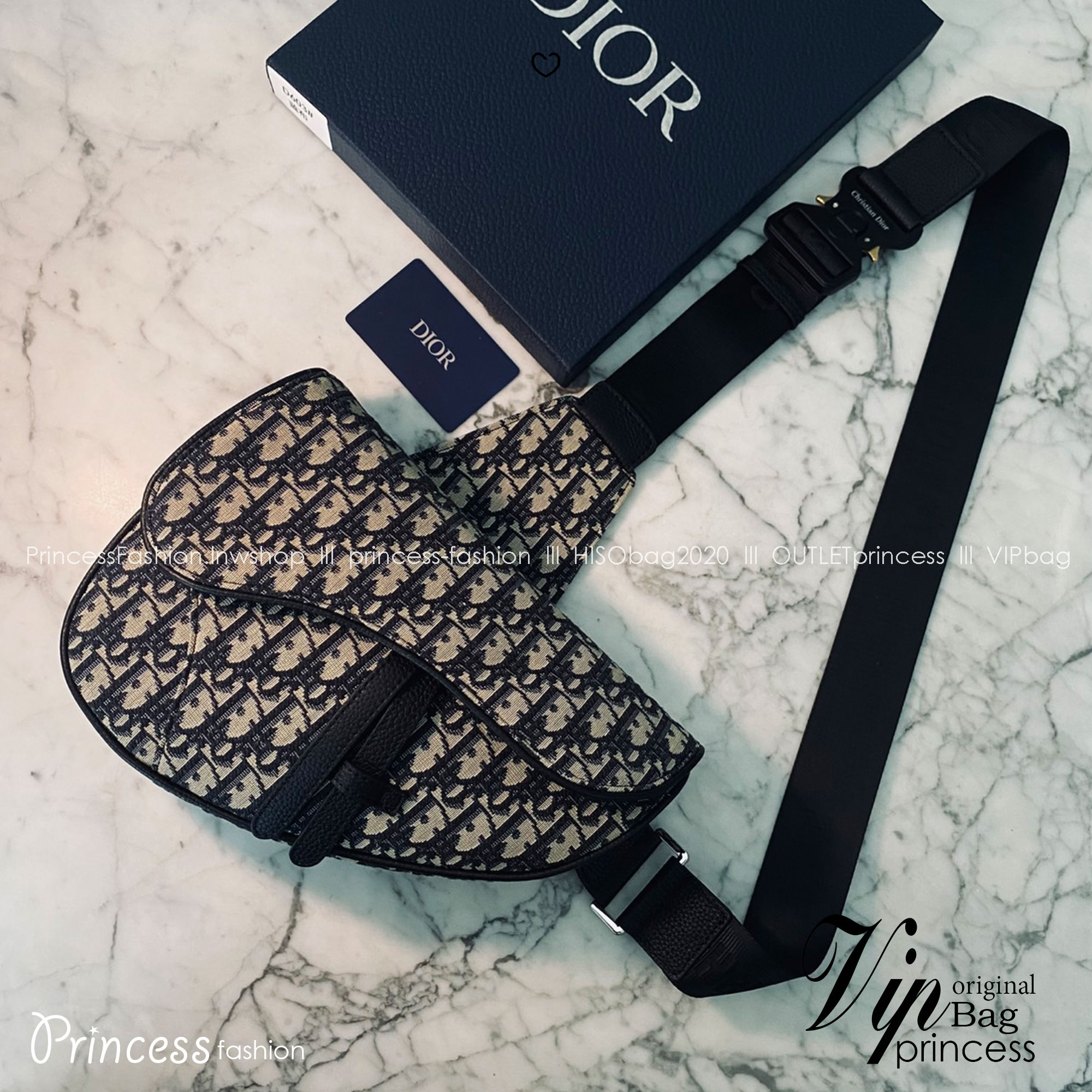 DIOR Saddle bag Oblique jacquard fabric in beige and black กระเป๋าคาดอกดิออร์ รุ่นยอดนิยมที่หนุ่มๆ ใช้งานได้แบบคุ้มๆ ดีไซส์สวยคมเรียบหรูตามแบบฉบับแบรนด์