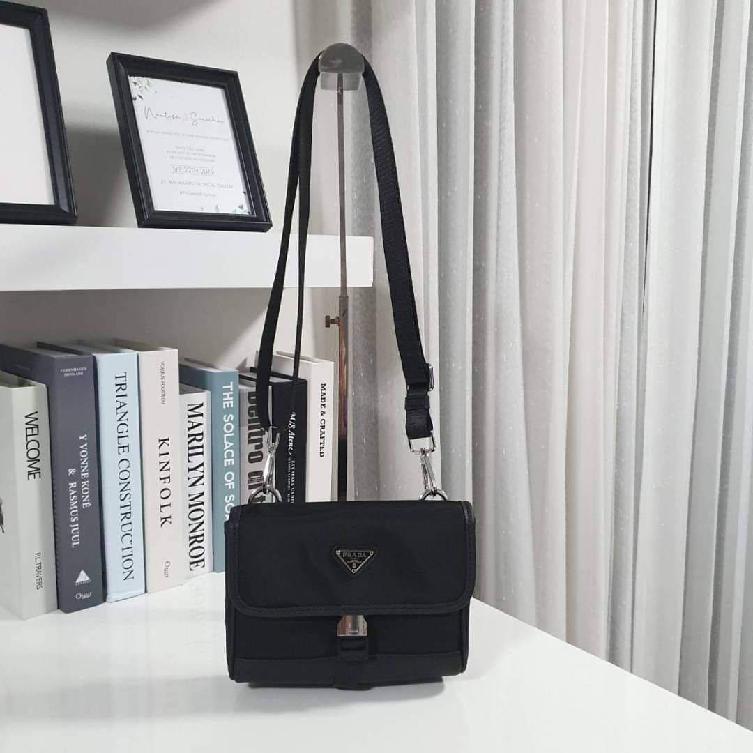 พรีเมี่ยมกิ๊ฟแท้ 100% FOR MEN COMING NOW!!! กระเป๋าทรง MESSENGER ใบเล็กกับ PRADA CROSSBODY NYLON BAG
