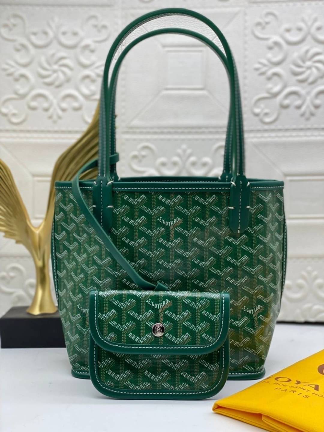 9 สี GOYARD ANJOU TOTE MINI / Goyard Mini Tote เกรดออริจินอลสลับแท้ ใช้งานต่างประเทศได้ ฮอตไอเท็ม กับกระเป๋าสะพายทรงโท้ท ไซส์มินิ กะทัดรัด มาครบสีขายดี เลิศทุกสี รูปทรงคลาสสิค ดีไซน์เป็นเอกลักษณ์ ใช้งานได้หลากหลาย