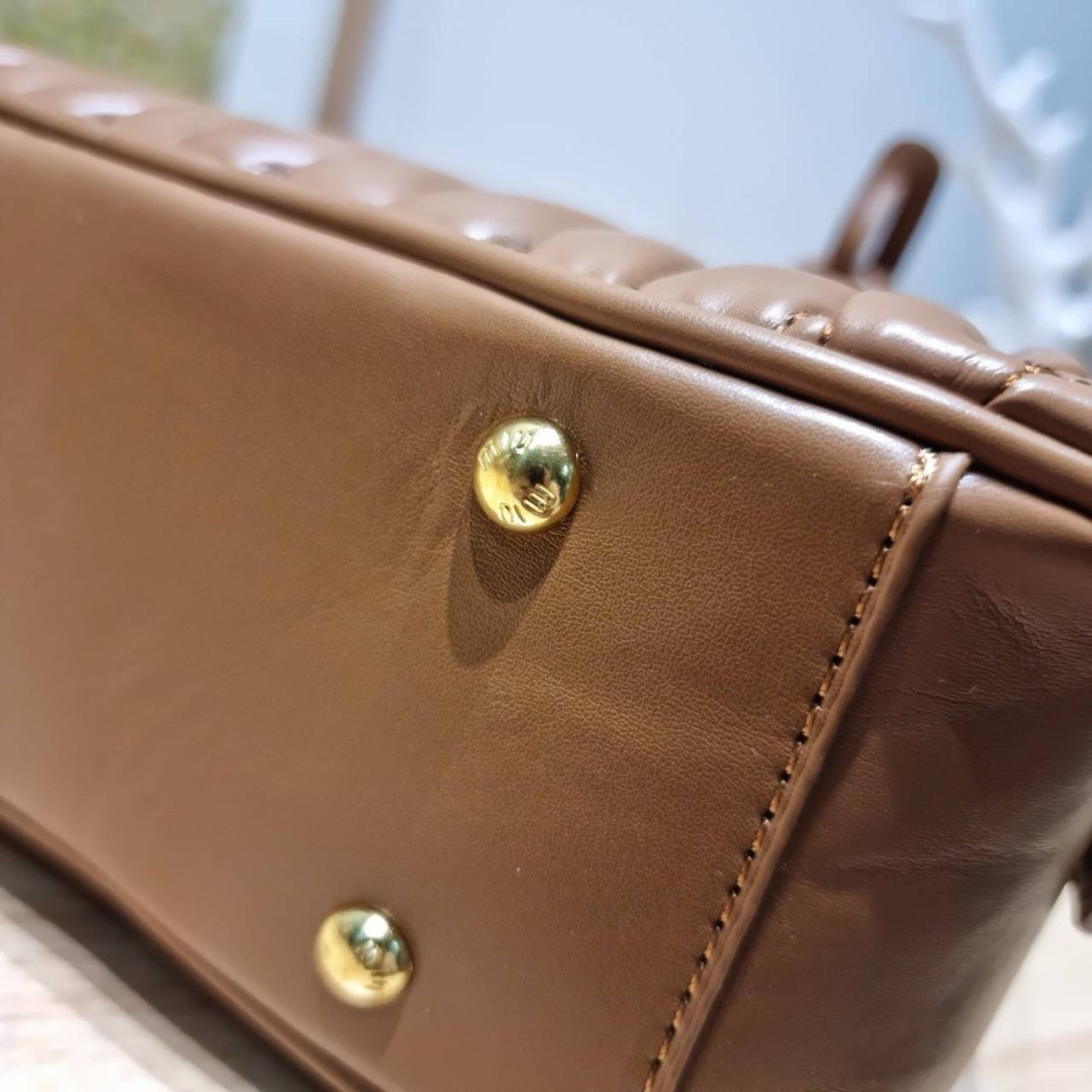 MIU MIU ARCADIE METELASSE LEATHER BAG กระเป๋าถือ/สะพายสุดชิค คุ้มมากไม่อยากให้พลาดน้า