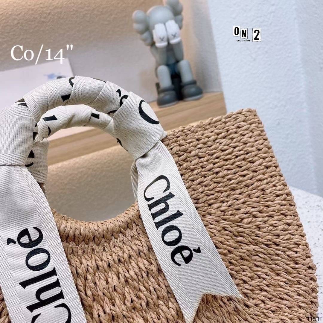 Chloe Straw Handbag Summer Beach Weave / CHLOE woody basket กระเป๋าสานสไตล์มินิมอล ซับในผ้าอย่างดี มาพร้อมผ้าผูกหูกระเป๋า สวยลงตัวรุ่นนี้ไม่ควรพลาดน้า สวยปังไม่ไหว