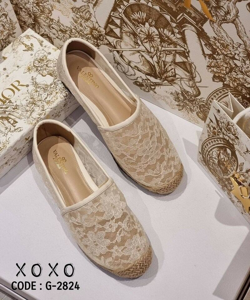 Valentino คัชชู ลูกไม้ ใส่สบาย ไม่อัพ หน้ากว้าง แมทส์ชุดง่าย น้ำหนักเบา ขอบรอบแต่งเชือกปอฟาง สวยเก๋