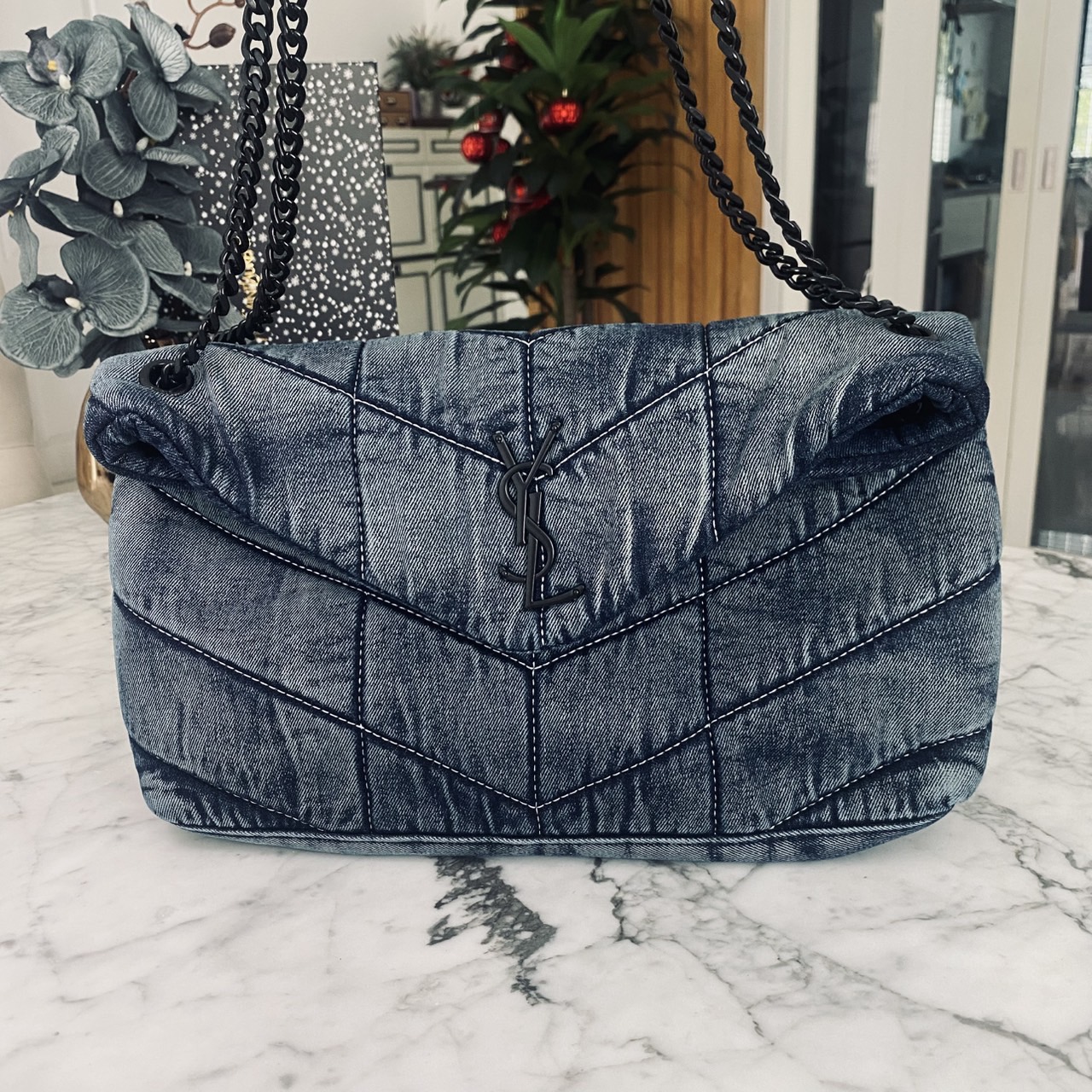 YSL Puffer denim shoulder bag กระเป๋าสะพายเดนิมฟอก สวยเท่ห์คลาสสิกลายเชฟล่อนเป็นเอกลักษณ์ รุ่นเดนิมยอดนิยม ทรงสวย ใช้ได้บ่อยไม่มีเบื่อ ดีไซน์เรียบหรู