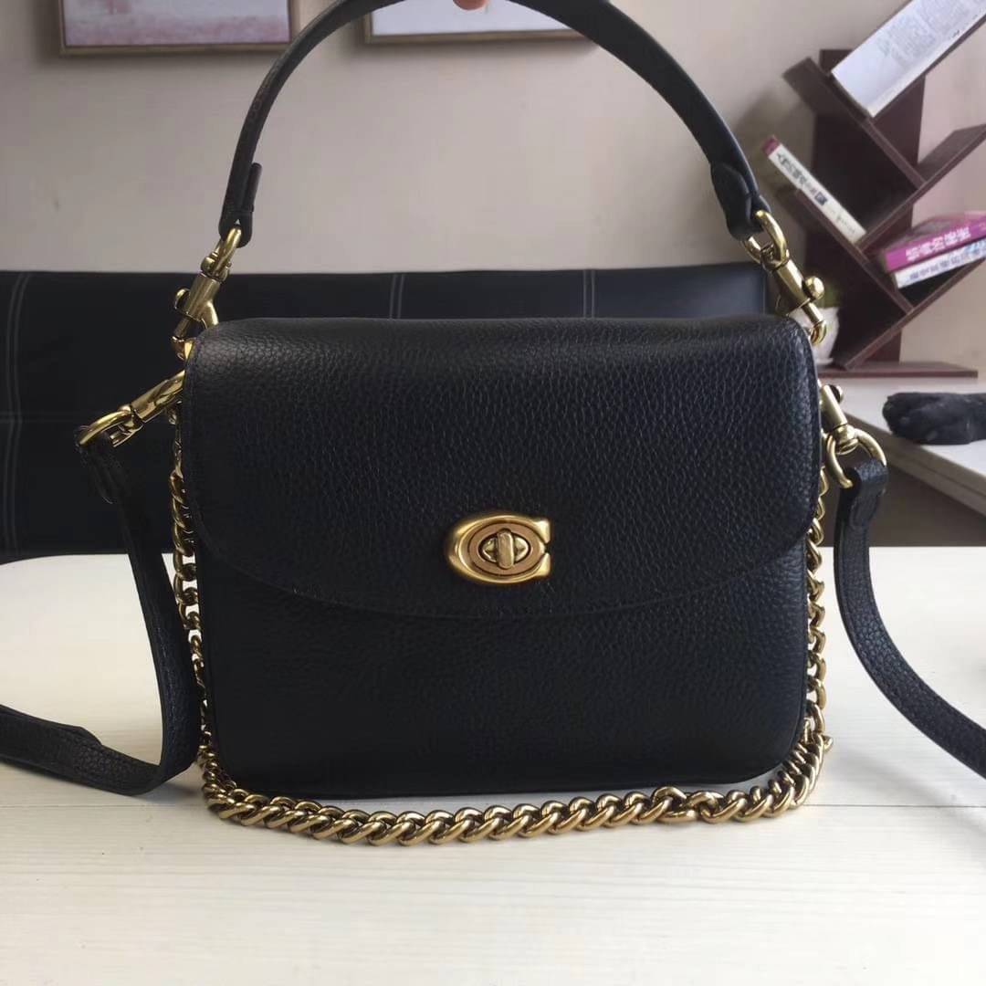 3สาย Coach 89089 Cassie Crossbody 19 In Signature Canvas เรียบหรู ดูดี ต้องไอเท็มนี้เลยจ้า กระเป๋าถือ/สะพายข้าง สุดพิเศษ!! มีสายมาให้ถึง 3 แบบ!! สลับใช้แมทช์ตามสไตล์ได้เลย วัสดุหนังแคนวาสสลับหนังเรียบ เปิด-ปิดด้วยตัวบิดล็อค ภายในแบ่งสัดส่วนอย่างดี ใส่ของไ