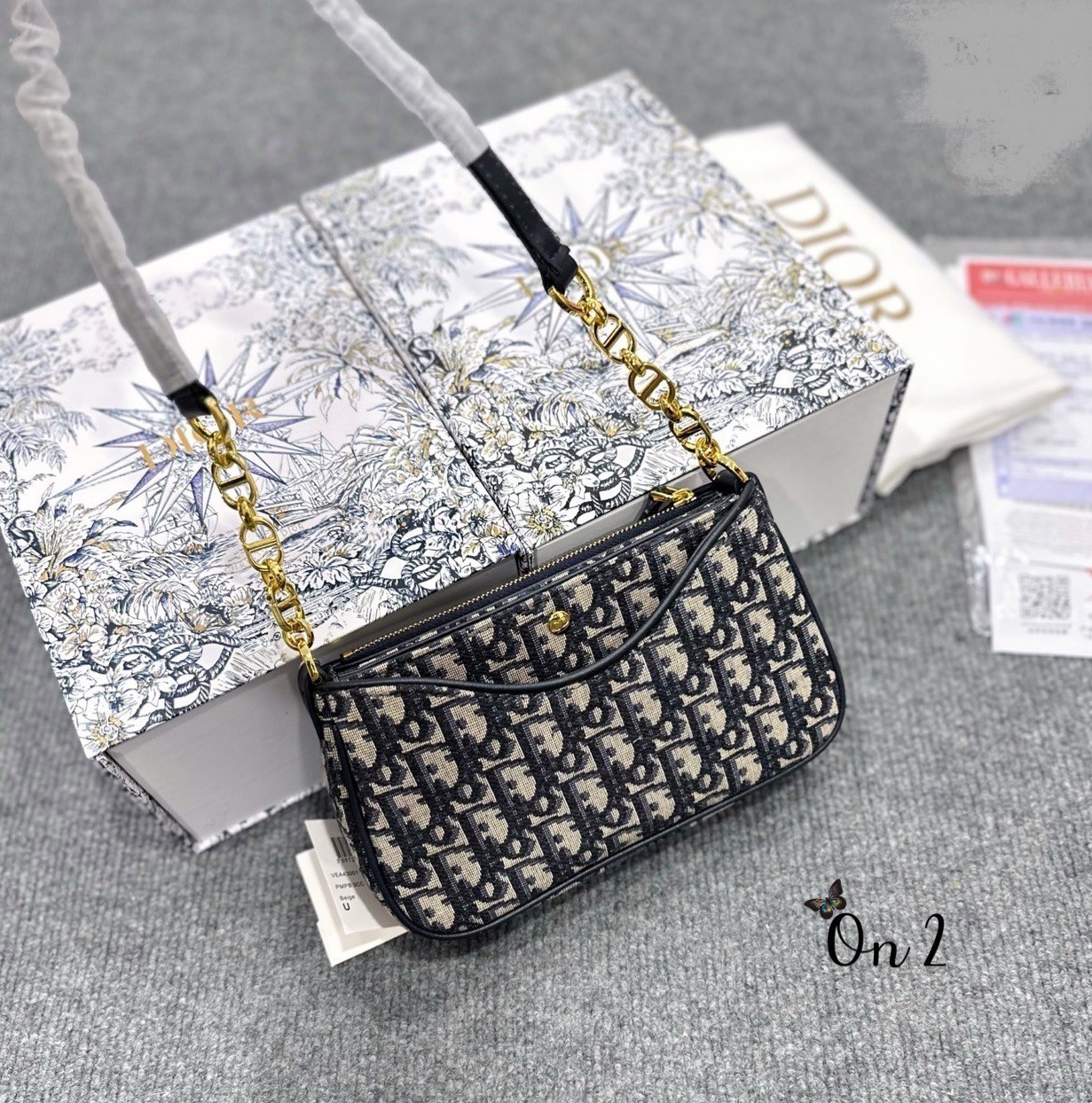 DIOR 30 Montaigne Hobo Avenue Mini Bag | Blue Jacquard กระเป๋าสะพายทรง pouch งาน vintage สไตลคลาสสิค มีใบเล็กด้านในแยกใช้ได้แบบซิปบนสายหนังสายคอลใหม่น่ารักมาก