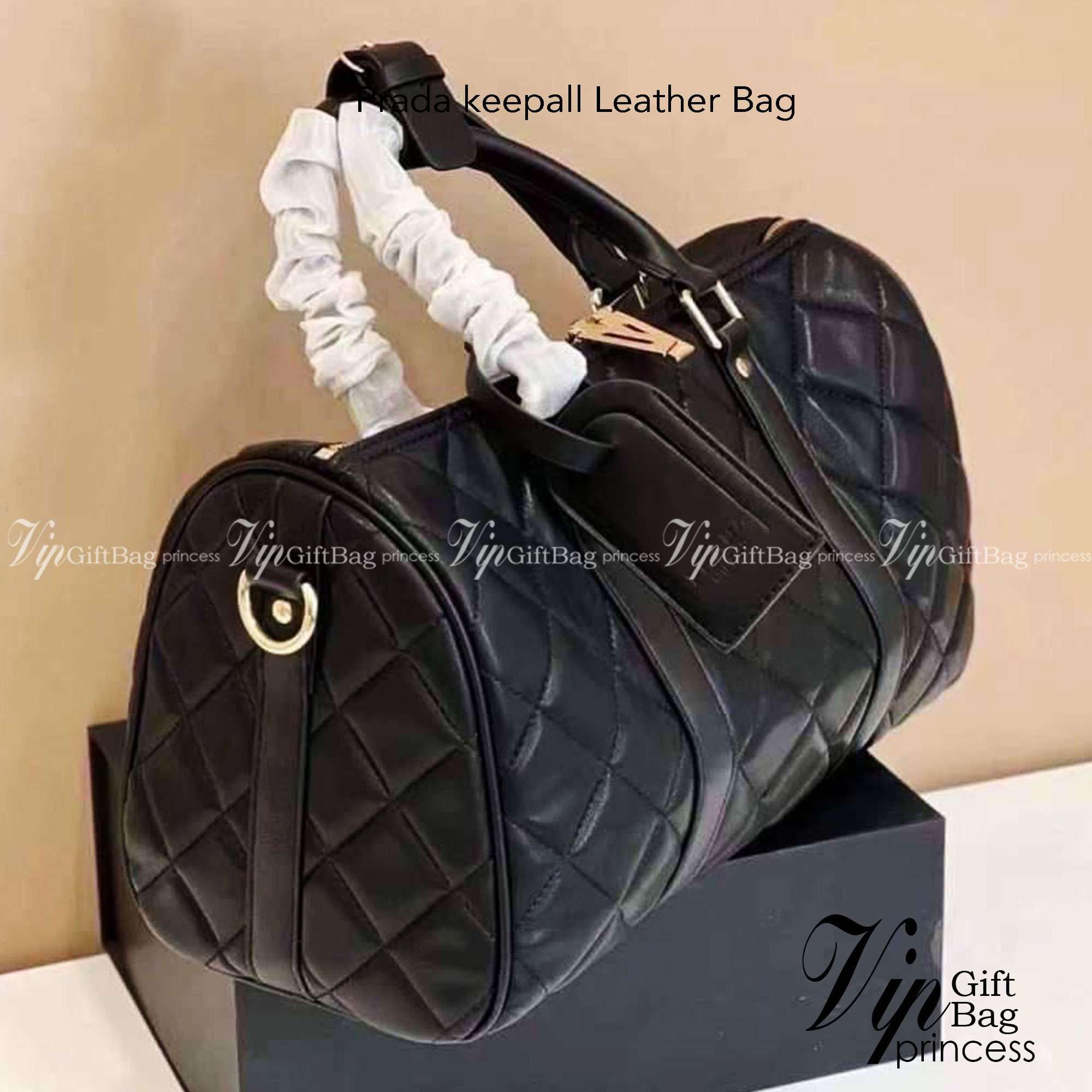 PRADA KEEPALL LEATHER BAG / PRADA Travel Bag 14" กระเป๋าเดินทางทรงหมอนใบใหญ่สไตล์เซเลป งานหนังเต็มใบทรงสวย อะไหล่ทอง มาพร้อมสายสะพายข้างปั้มแบรนด์ สวยหรู ดูแพงคะ!