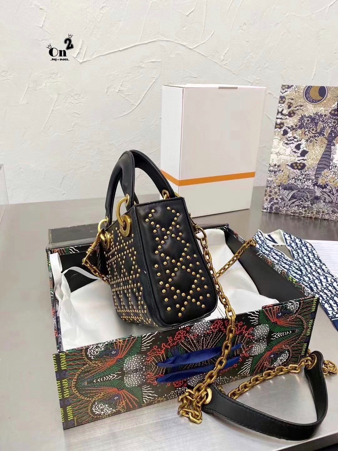 Dior bag Lady rhombus three grid diana bag / DIOR CD MINI LADY STUDDED BAG กระเป๋าสะพายข้างไซส์มินิสุดฮอต คลาสสิคตลอดกาล งานสวยเป๊ะ จะถือออกงานหรูๆ คุณหนูๆ ก็เริ่ด จะหิ้วเป็น everyday bag ก็เก๋สุดๆ ค่ะ