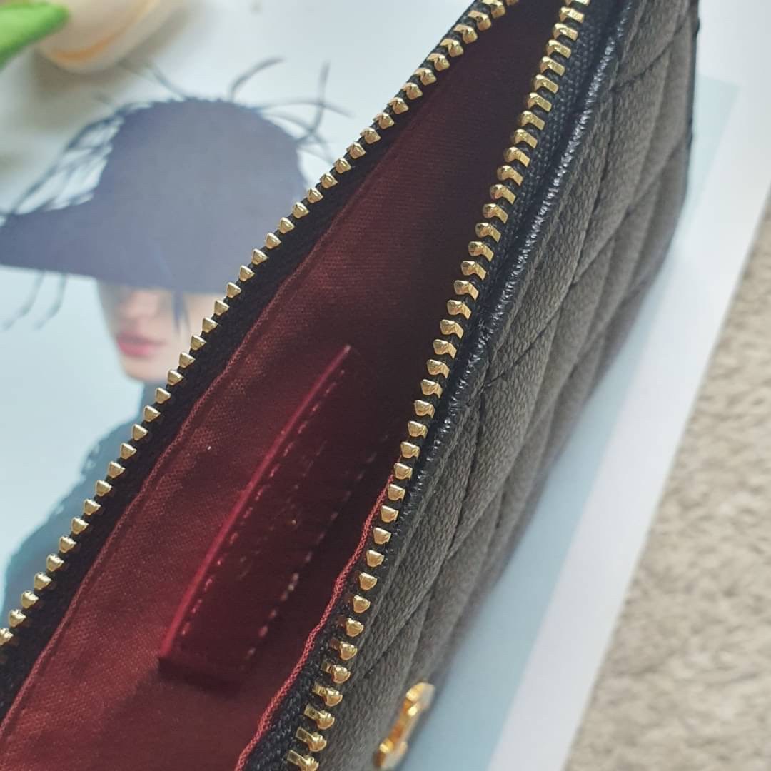 พรีเมี่ยมกิ๊ฟแท้ 100% 】จัดให้กับเซ็ตสุดคุ้ม!! ☑️☑️ มีจำนวนจำกัด กับงานหรูเว่อวัง 2 ชิ้น กระเป๋าสตางค์ยาวและที่ใส่บัตร CHANEL VIP GIFT(GWP) **ซื้อ1ได้ถึง2 หนังคาเวียร์ ประดับ LOGO อะไหล่ทอง