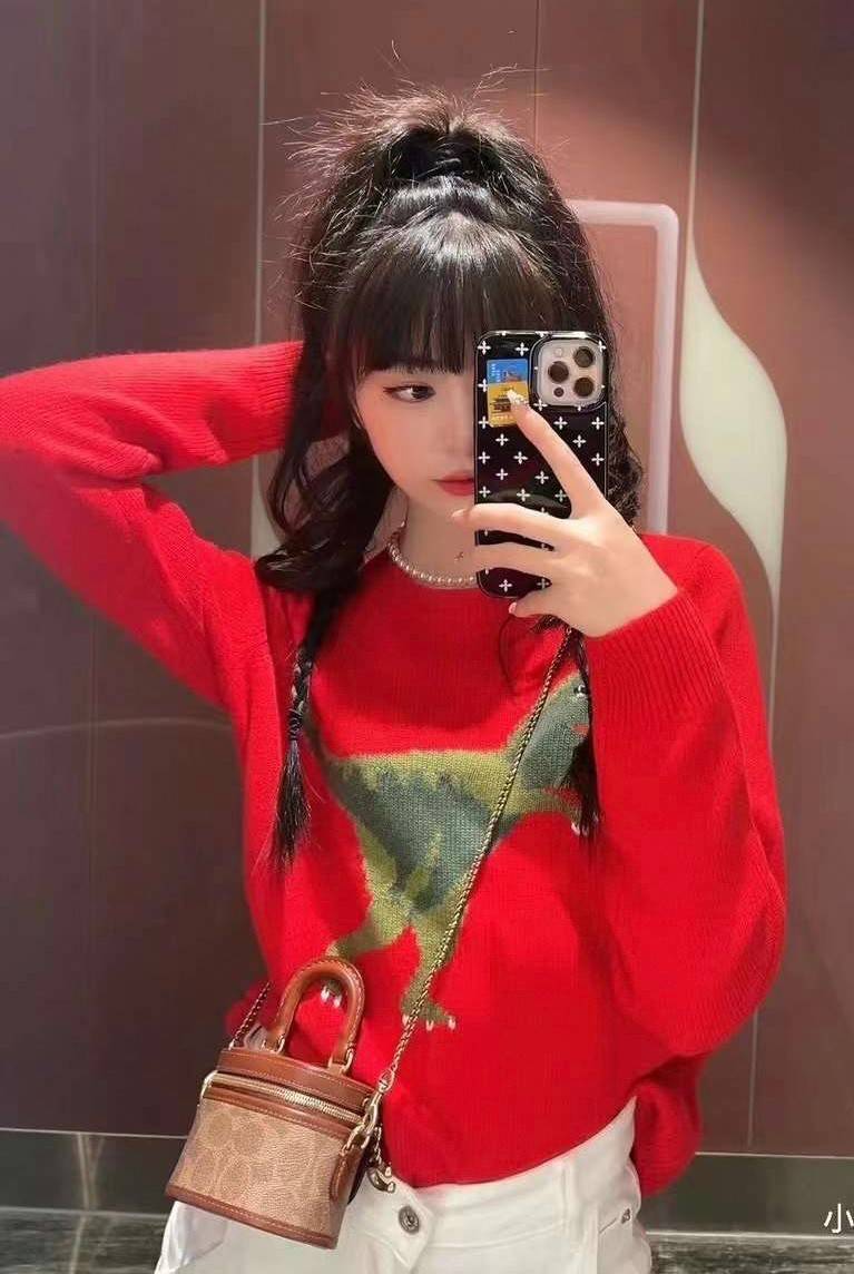 COACH TRAIL CROSSBODY 12 IN SIGNATURE CANVAS CE768 // CE769 มอบเป็นของขวัญปีนี้ รุ่นนี้ต้องเข้าแล้วล่ะคะ พร้อมส่งที่ไทยจำนวนจำกัด! ได้ล๊อตเปิดตัวราคาดีสุดมาค่ะ🎁มอบทันใช้ในช่วงเทศกาลปีใหม่นี้กันค่าา สวยไร้ที่ติ ✔️กระเป๋าใส่ของจำเป็นจุกจิก หน