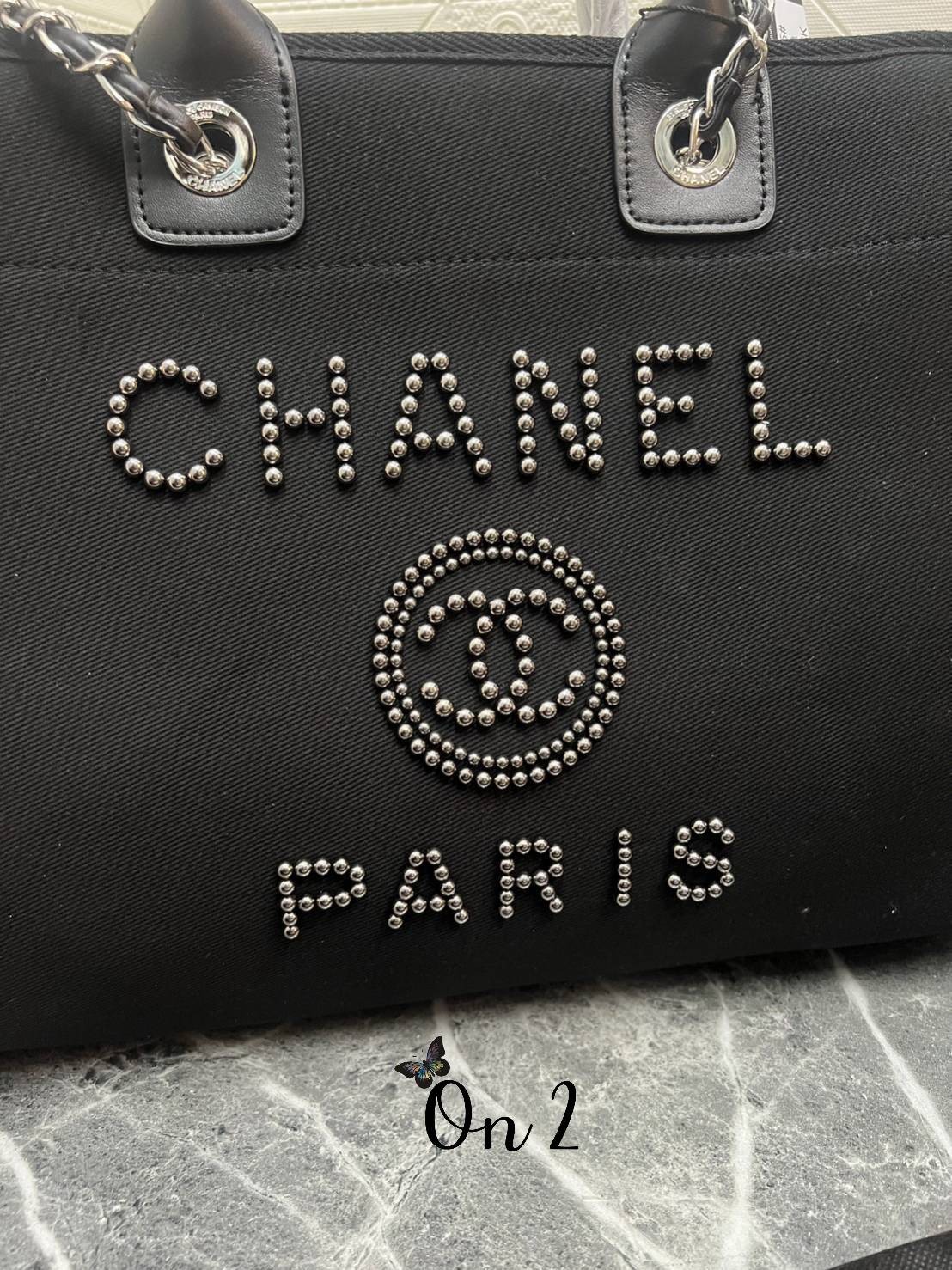 CHANEL Maxi Shopping with Pearl logo / CHANEL DEAUVILLE TOTE / Chanel tote bag หน้าโลโก้ติดหมุดแน่นๆ กระเป๋าทรงโท้ทใบใหญ่ผ้าแคนวาส งานปักหมุดสวยหรูใบใหญ่สไตล์เซเลปค่ะ