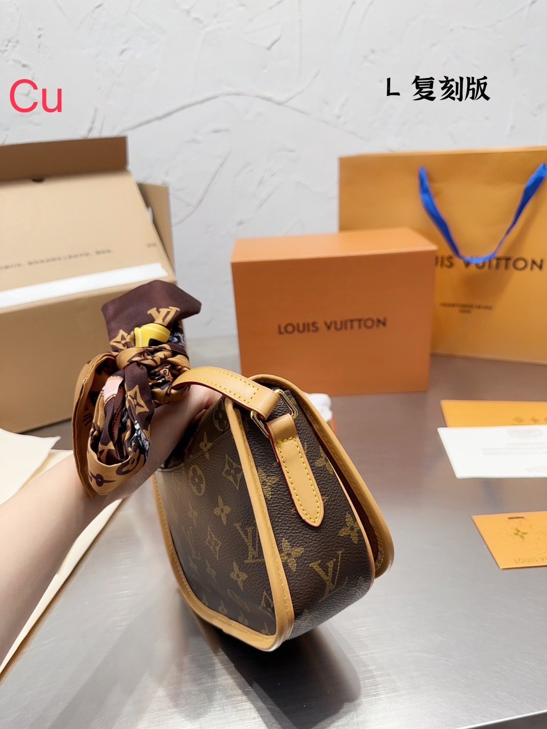 LV Monogram Canvas Menilmontant Bag / LV Crossbody bag กระเป๋าสะพายพิมพ์ลายโมโนแกรมสุดหรูจากแบรนด์ดัง รูปทรงใช้งานง่าย ภายในจุของได้เยอะ ขนาดกำลังสวย ใช้เป็น every ได้เลยค่ะ