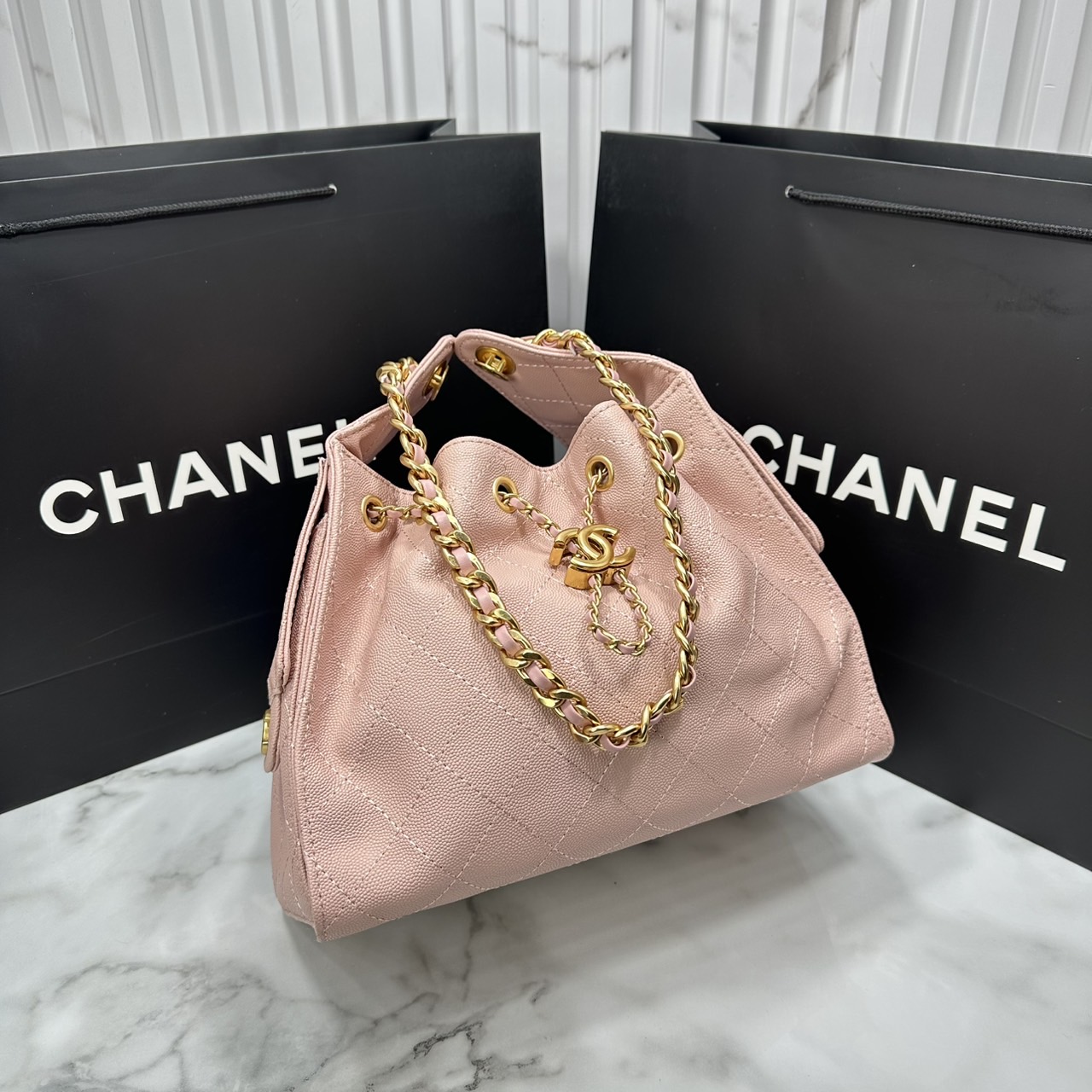 ORI หนังแท้ | 25cm CHANEL 25 Small Handbag Spring-Summer 2025 กระเป๋าสะพายรุ่นใหม่สุดฮอตแห่งปี หนังแท้ลายเกรน ที่สุดแห่งความไอคอนิก มาพร้อมใบเล็ก อะไหล่สีทองสวยหรู
