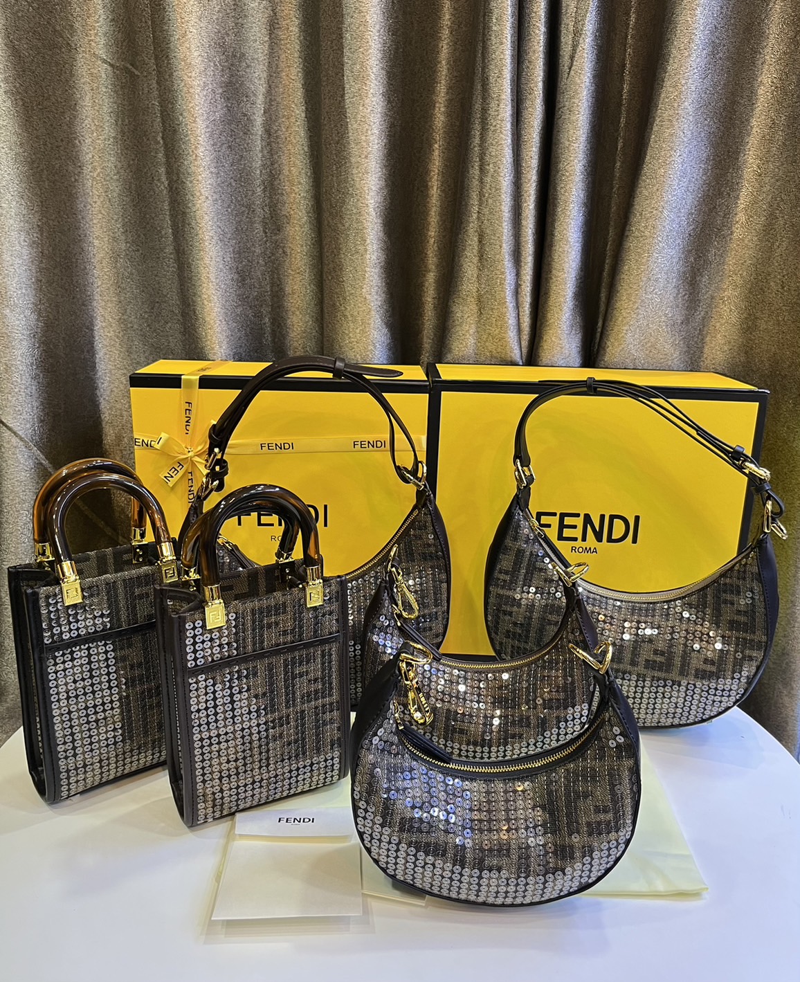 FENDI Mini Sunshine Shopper jacquard FF motif with shiny transparent sequins / Fendi Tote bag พร้อมส่ง กระเป๋าสะพายทรงมินิโท้ท ปักเลื่อมแวววาว รุ่นใหม่ สวยหรู **สินค้าเกรดออริจินอล 1:1 สลับแท้