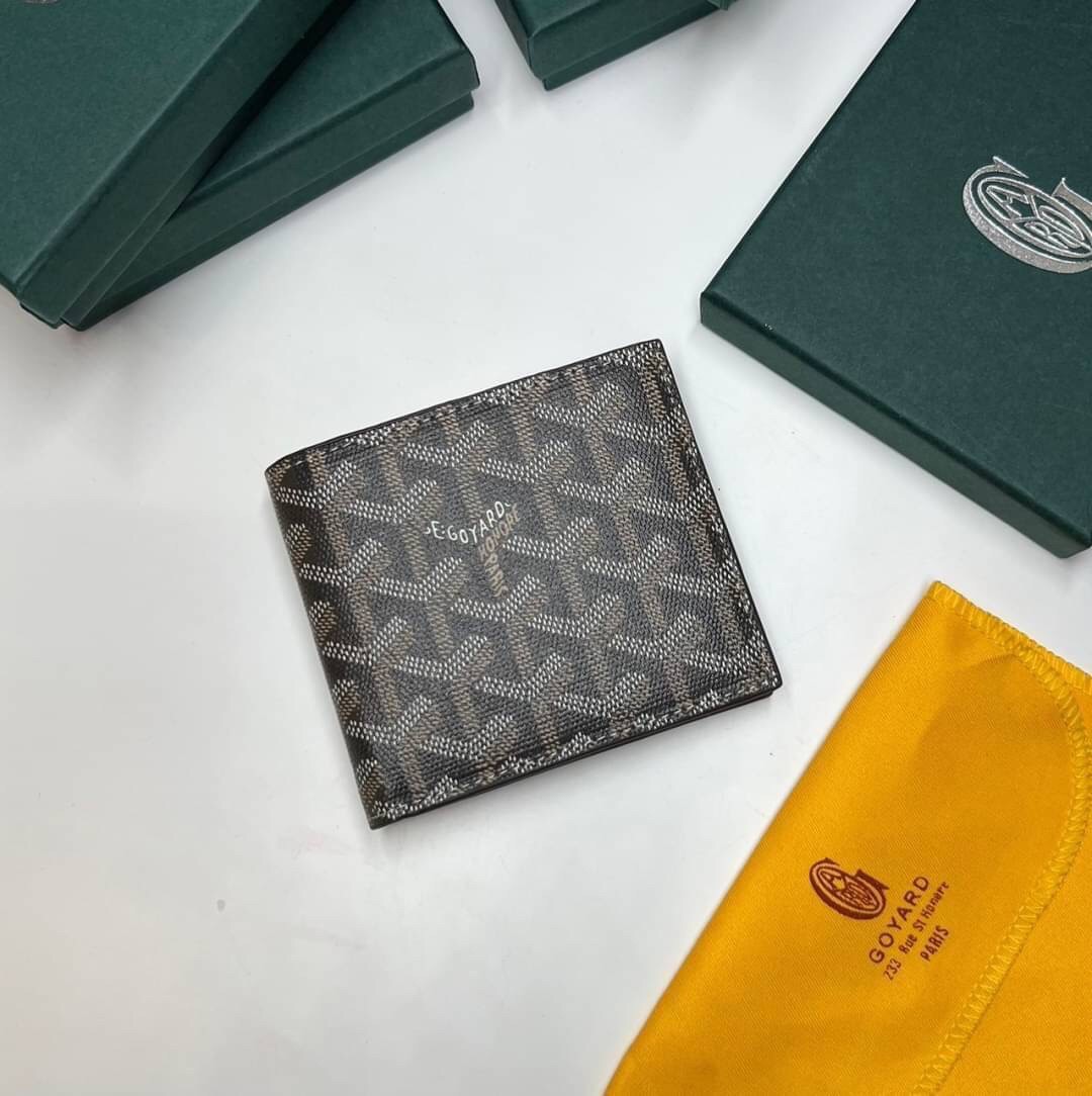 GOYARD WALLET / GOYARD Victoire Bifold Wallet พร้อมส่งที่ไทย เกรดเทพออริจินอล หนังเกรดดีสุด กระเป๋าสตางค์ผู้ชายใบสั้น พร้อมกล่องเขียวแบรนด์สวยหรู อีกรุ่นที่ยอดขายไม่เคยตก ภาพสินค้าถ่ายจากงานขายจริง ใช้งานต่างประเทศได้เลยค่ะ