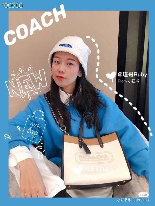 OUTLET 】FIELD TOTE 22 IN COLORBLOCK WITH COACH BADGE พร้อมส่งที่ไทย