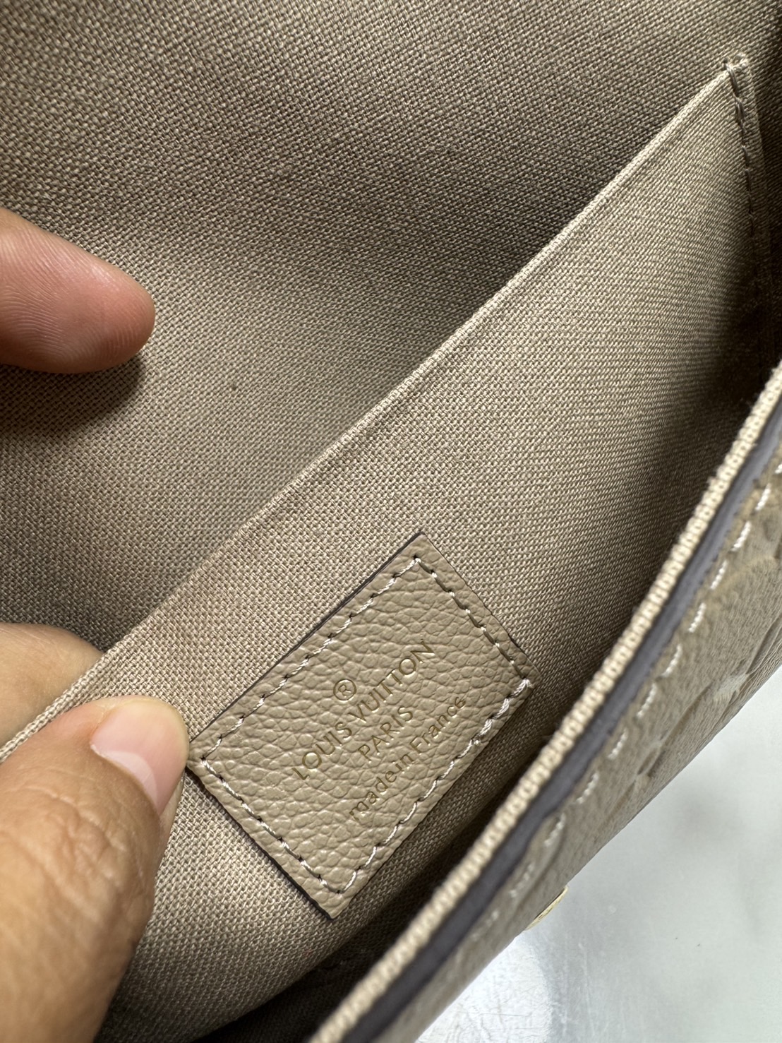 OP ORI หนังแท้ | LV Felicie Pochette bag in soft Monogram Empreinte leather กระเป๋าสะพายทรงพอชขนาดกะทัดรัด หนัง Monogram Empreinte เนื้อนุ่มประทับลาย Monogram สุดไอคอนิก