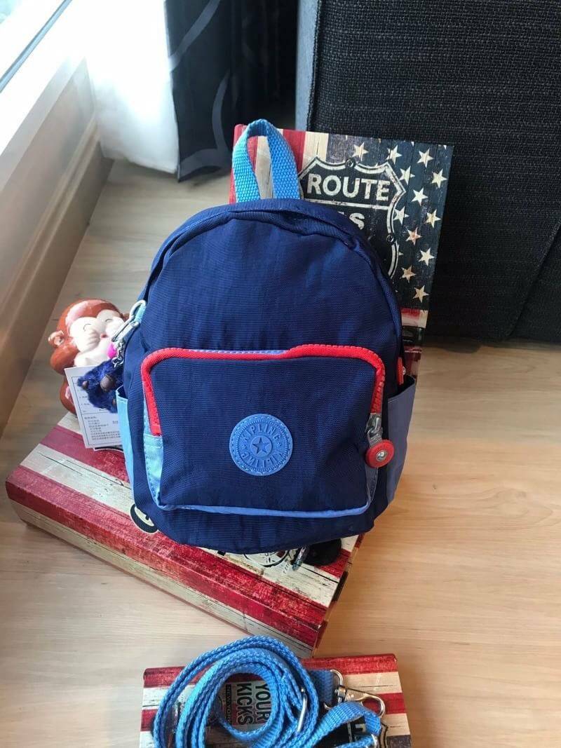 Kipling MINI BACKPACK Small backpack กระเป๋าเป้มินิ ส วัสดุไนล่อน กันน้ำได้ รูปทรงสวย ขนาดกะทัดรัด น้ำหนักเบา สีสันสดใส มาพร้อมสายถอดออกได้ สามารถ เลื่อนปรับสายสะพายได้ 2 แบบสะพายไหล่ , แบบเป้สะพายหลัง ด้านหน้ามีช่องซิป 1 ช่อง ช่องหลักด้านกว้างมีช่องซิป แ