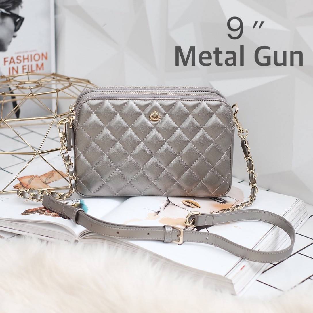 💥รุ่นขายดี มาเพิ่มแล้วค่า KEEP Carla รุ่นขายดีที่สุด ทรงน่ารักที่สุด รอบนี้หนังลายเรียบตัวใหม่ Microfiber สวย ทน กว่าเดิม 👍ตีตารางขึ้น ฟู นิ่ม สวย ดูแพง สะพายได้ทุกวัน เข้ากับชุดง่ายมาก Must have item !! ❤️#กระเป๋าที่มีสีเดียวไม่เคย