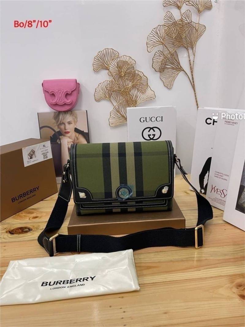 BURBERRY FRAGRANCES CROSSBODY BAG / BURBERRY SMALL CHECK CANVAS AND LEATHER TB BAG สีเขียวเหนี่ยวทรัพย์!! สีเข้าใหม่ คอลเลคชั่นที่ปังตลอดปี รอบนี้ออกแบบสไตล์ผู้ดีอังกฤษ