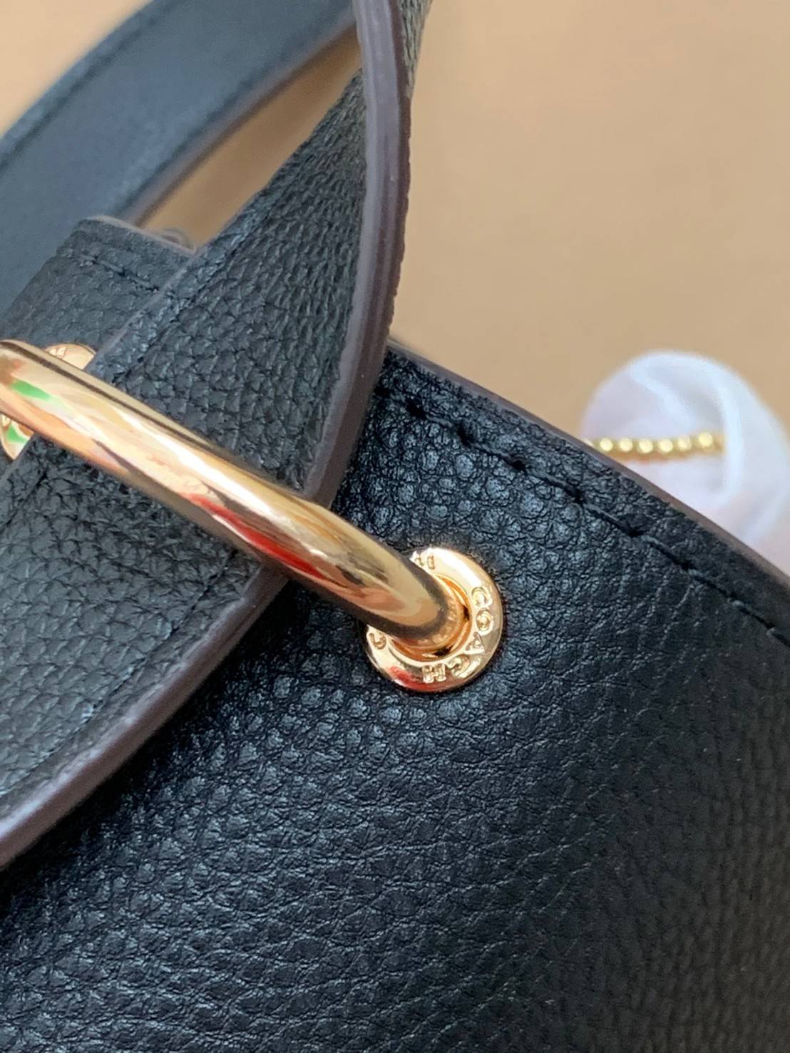 OUTLET 】COACH REMI SADDLE BAG IN COLORBLOCK ((1330)) รุ่นแนะนำ คลาสสิคน่าใช้มากๆ วัยใสๆใช้ดีค่ะ 😘 พร้อมส่งที่ไทยอีกครั้ง! กระเป๋าสะพายข้าง//ครอสบอดี้ร์//หรือทบเป็นสายคู่สะพายไหล่ได้ค่ะ แล้วแต่ชอบเลยค่ะ! วัสดุหนังแท้ ลายหนังสวยมากๆค่ะรุ่นนี้ หลงรัก