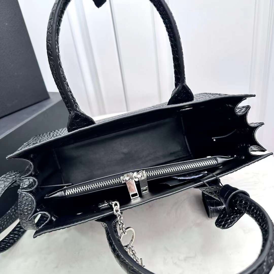 YSL TOTE BAG / SAC DE JOUR BABY IN CROCODILE LEATHER กระเป๋าสะพายทรงโท้ท หนังลายจระเข้สวยหรู จุของได้เยอะ เกรดออริ 1:1 เทียบแท้ ภาพถ่ายจากงานขายจริง ใช้งานต่างประเทศได้