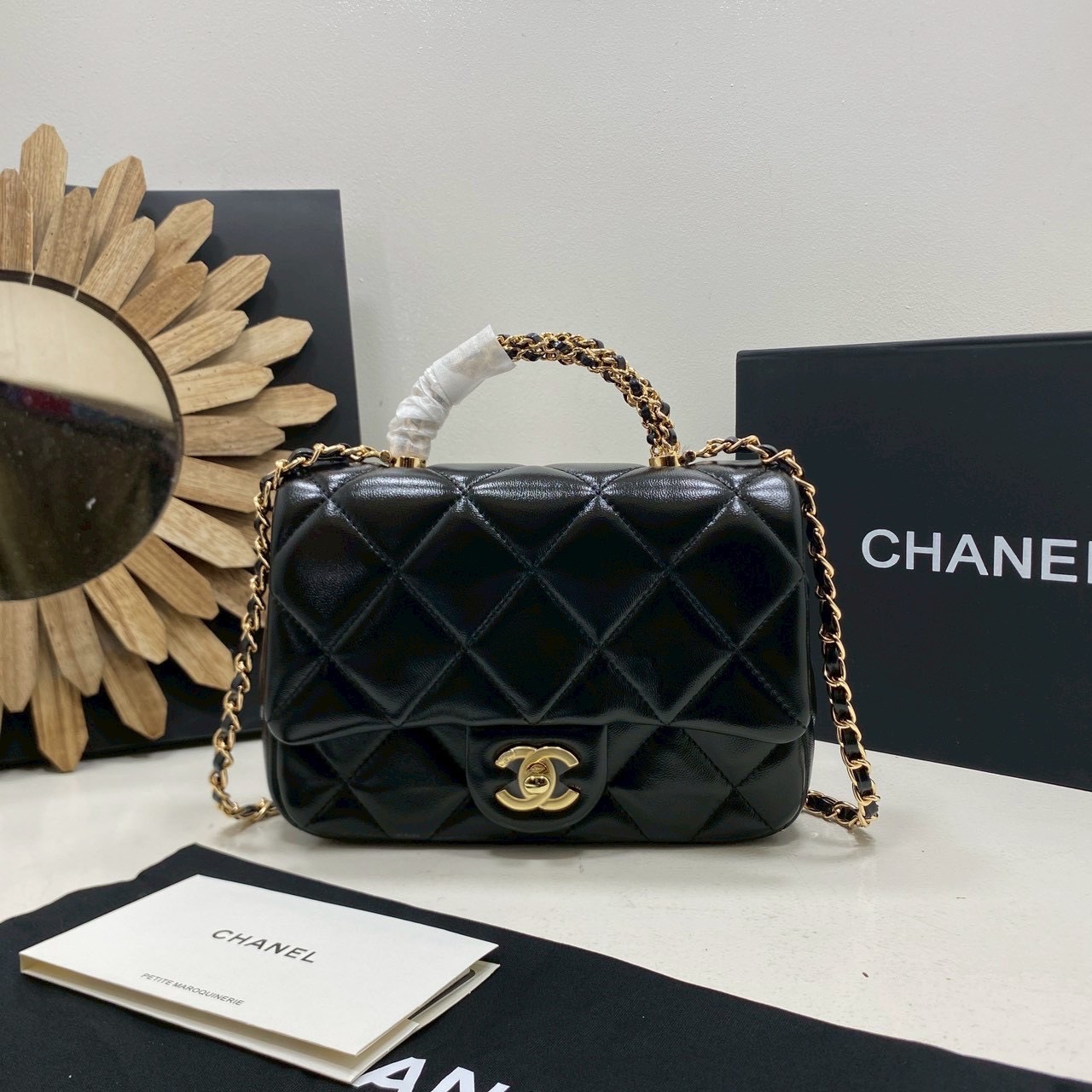 ORI หนังแท้ | Chanel Mini Flap Bag With Top Handle กระเป๋าสะพาย กระเป๋าถือพร้อมหูจับหรูหราร้อยโซ่สีทอง สายสะพายโซ่ ขนาดกะทัดรัดใช้งานง่าย