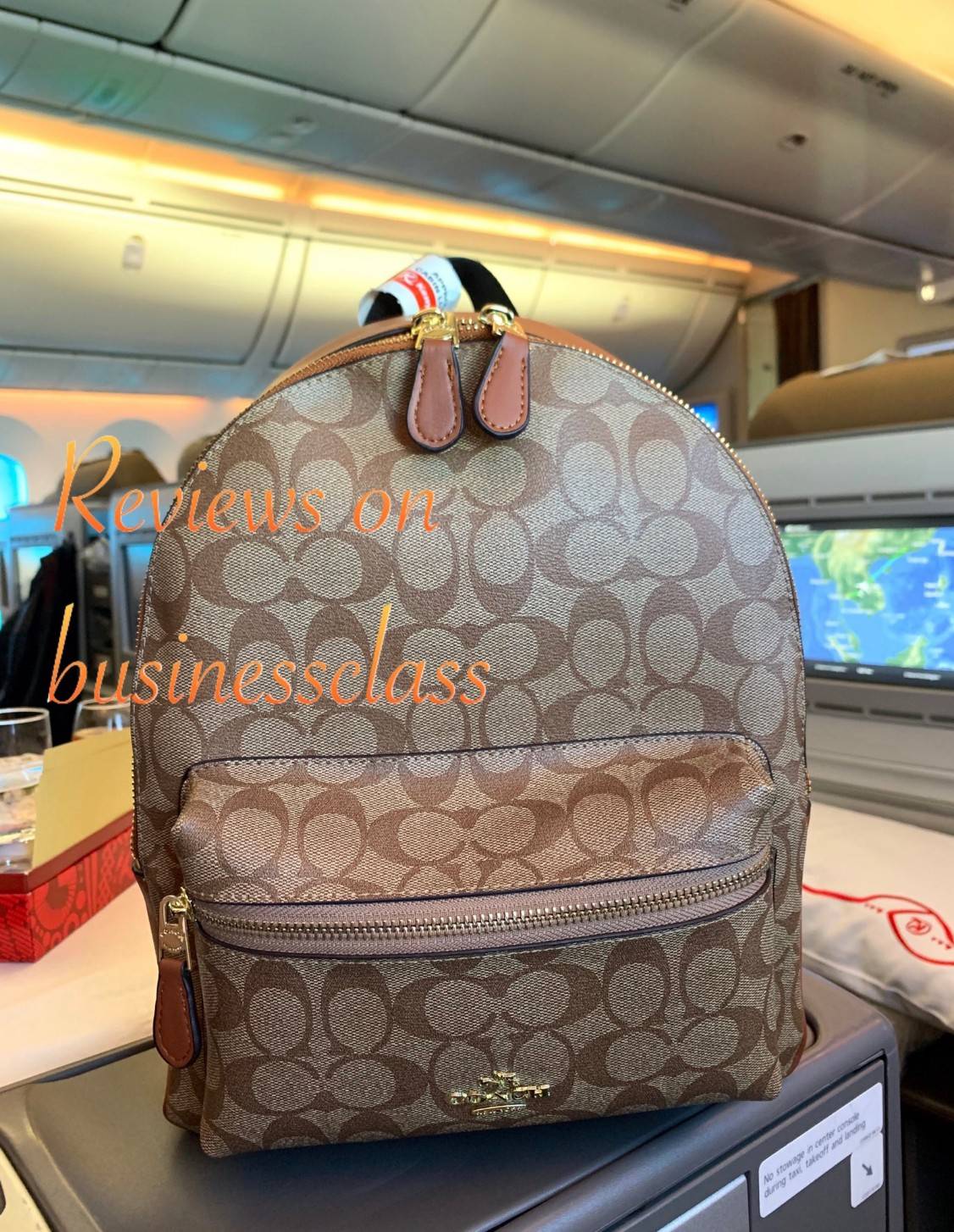 OUTLET 】COACH MEDIUM CHARLIE BACKPACK IN SIGNATURE ((32200)) พร้อมส่งที่ไทยอีกครั้งค่ะ! กระเป๋าสะพายหลังขนาดกลาง หนังแท้+ไนล่อน ด้านหน้ามีช่องซิปให้หนึ่งช่อง;เปิดปิดช่องหลักแบบซิปคู่ ภายในกว้างใส่สัมภาระได้จุนะคะ พร้อมช่องซิปให้อีกช่องค่ะ;สายสะพายสามารถเล