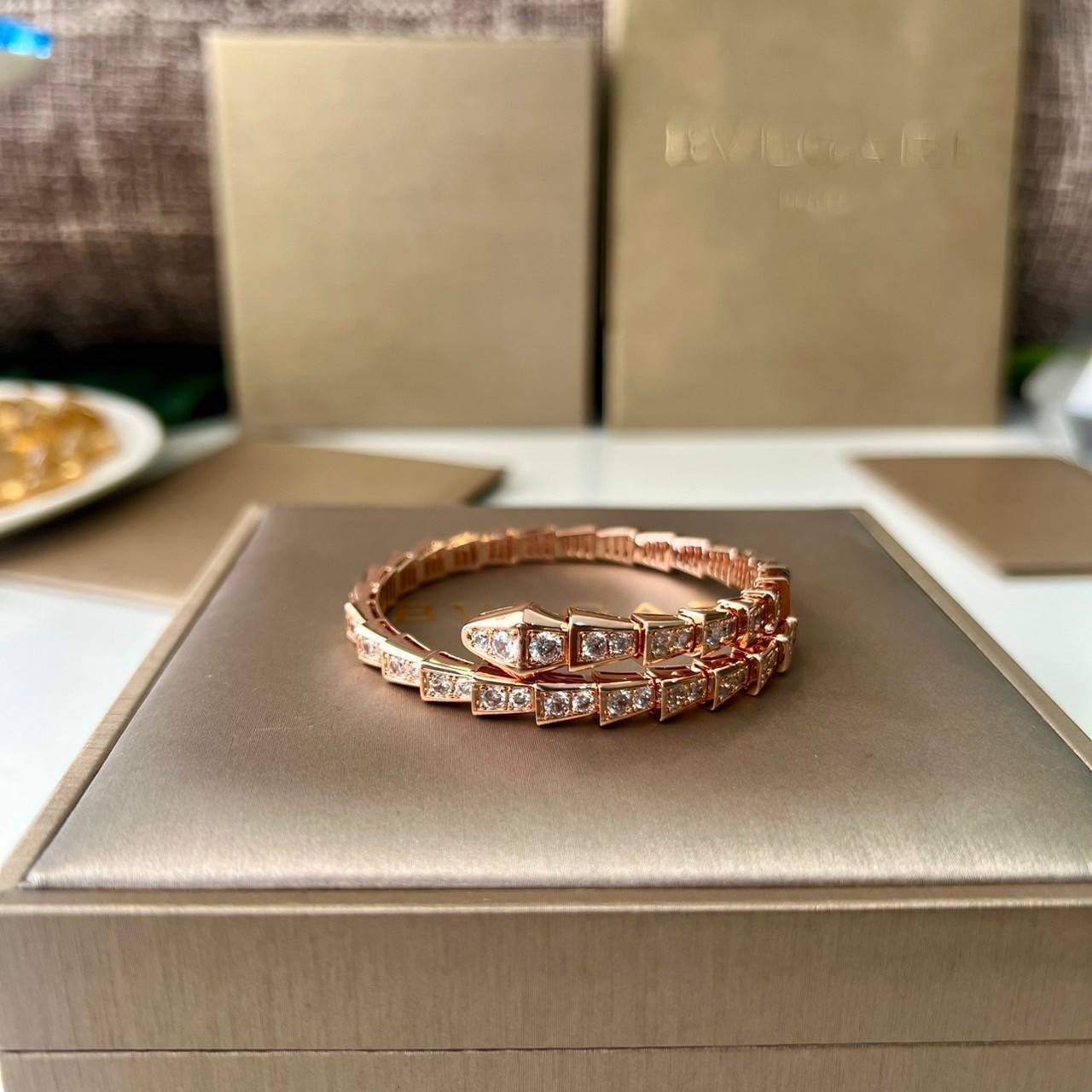 เกรดเทพ ORI | Bvlgari Bracelet 19-20cm คุณภาพงานประกวด เกรดดีสุดเอาใจสาวๆไปเลย โลหะเคลือบเงาสวยสมจริง ไม่ลอกไม่ดำ Full set box