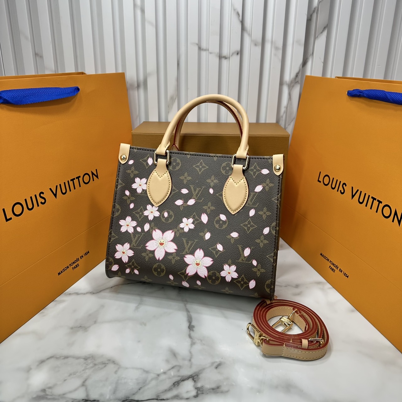 ORI หนังแท้ | คอลใหม่ดอกไม้แสนหวาน LV x TM Cherry Blossom bag กระเป๋าสะพายดีไซน์คลาสสิครุ่นสุดปัง ปรับลุคให้มีชีวิตชีวาด้วยลายดอกไม้เชอรี่บลอสซั่ม คอลใหม่สุดเอ็กซ์คลูซีฟ
