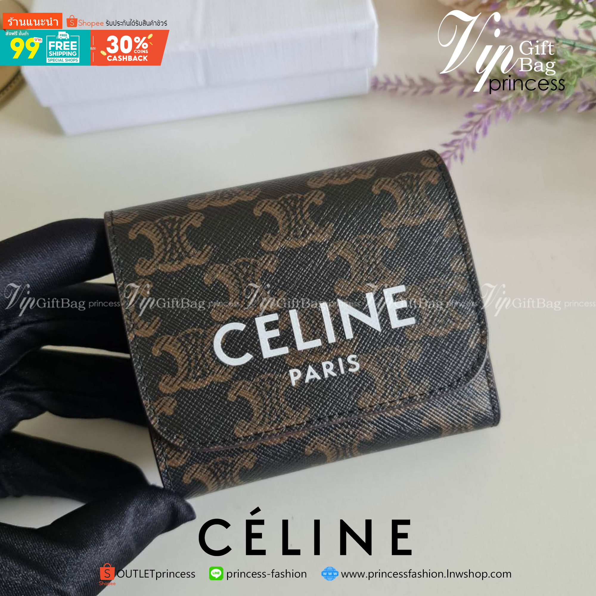 พรีเมี่ยมกิ๊ฟแท้ 100% 】CELINE SMALL TRIOMPHE WALLET IN SHINY SMOOTH LAMBSKIN VIP GIFT WITH PURCHASE (GWP) พรีเมี่ยมกิ๊ฟ Member Gift Limited Edition จาก CELINE HAUTEPARFUME COUNTER กระเป๋าสตางค์งานดี งานสวยสุดๆๆๆ มี 3พับ ขนาดกะทัดรัด เหมาะมากกก มีช่องใส่เห
