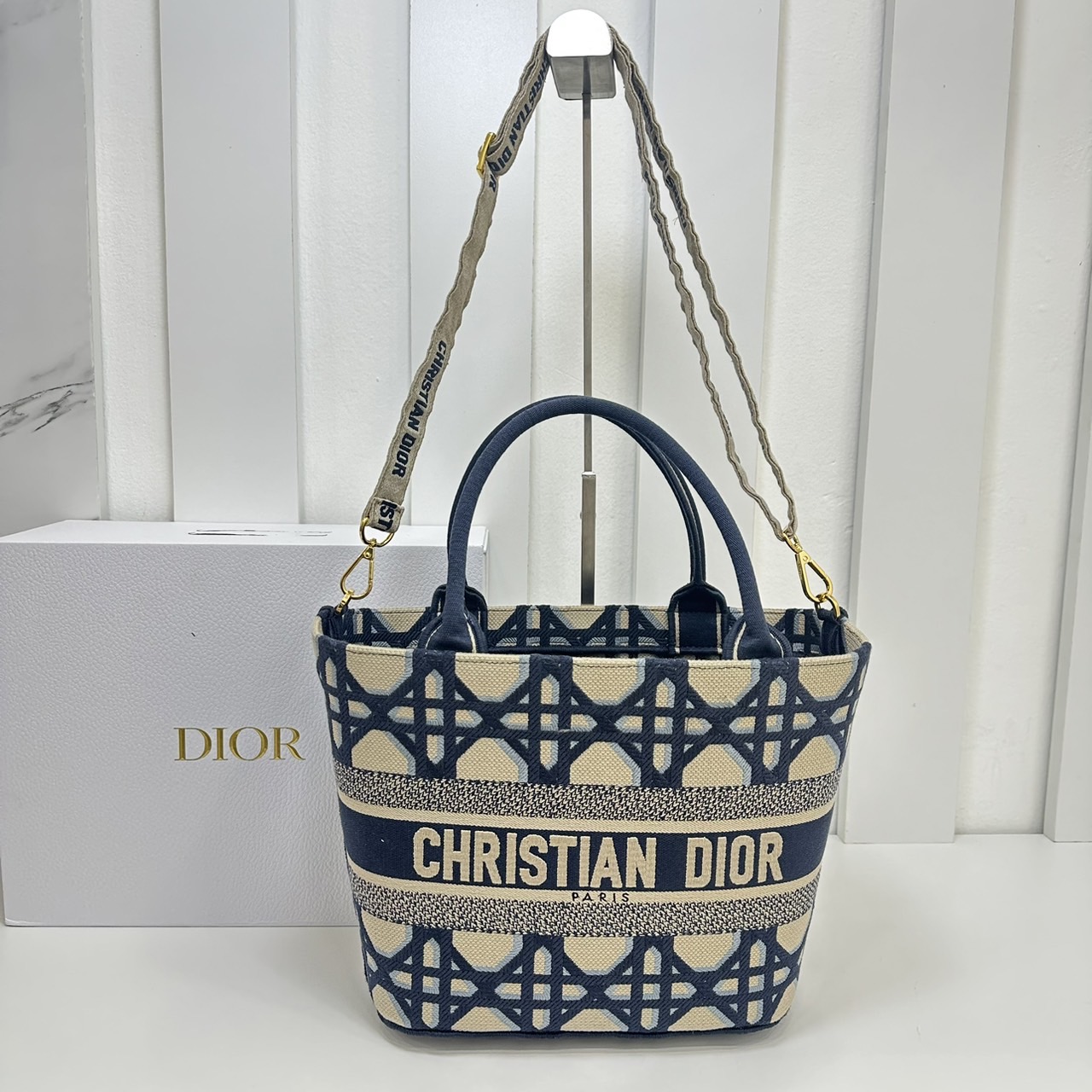 DIOR Hat Basket Bag / DIOR NEW LINE TOTE / DIOR KID TOTE กระเป๋าทรงโท้ทรุ่นใหม่ เอกษณ์ความหรูหรา โดดเด่นสวยงาม
