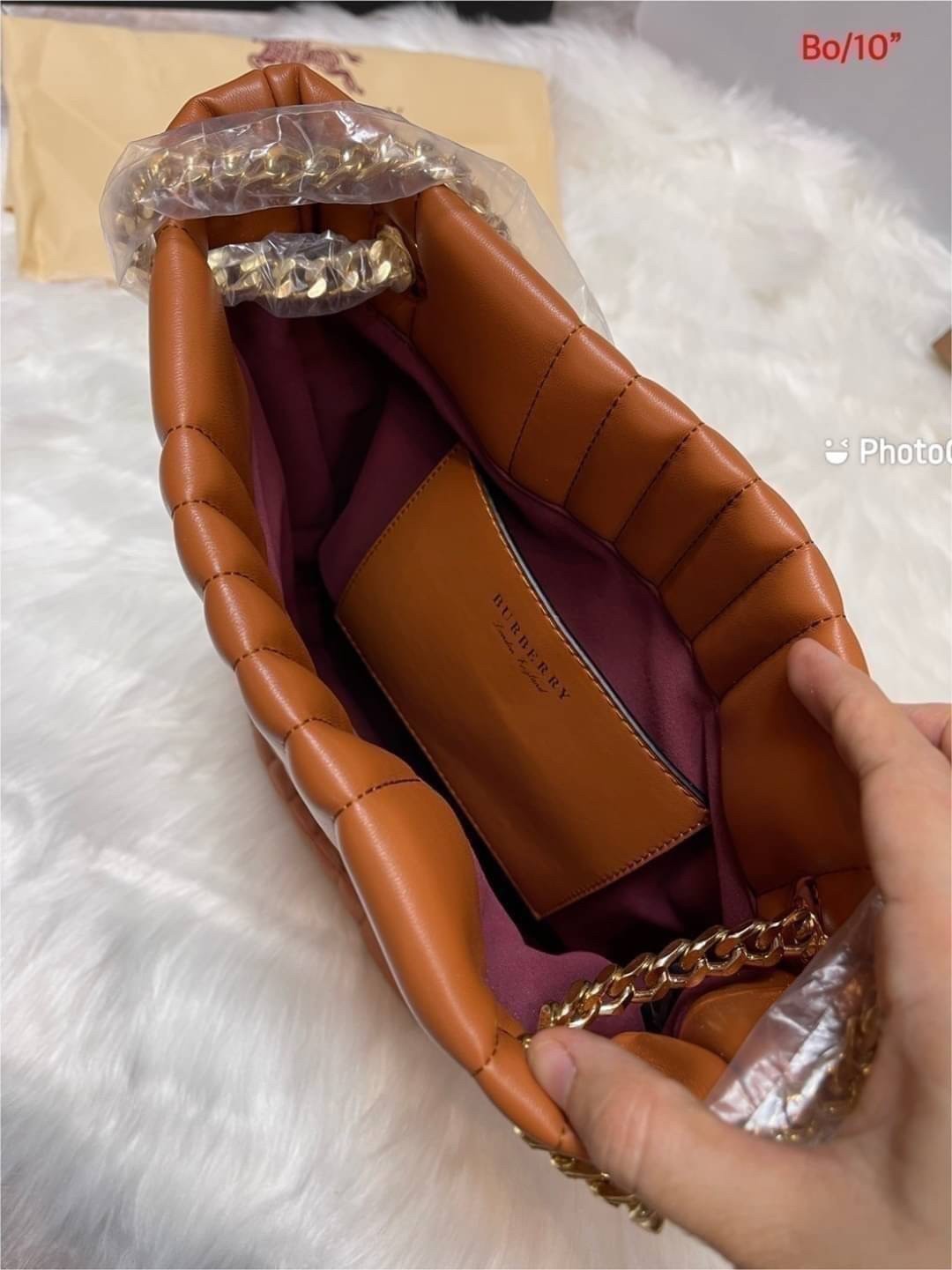 BURBERRY Quilted Leather Small Lola Bucket Bag / BURBERRY FRAGRANCES BAG กระเป๋าทรงโท้ทหนังนิ่มสวยหรูดูดี ภายในโล่งกว้างใส่ของได้เยอะ