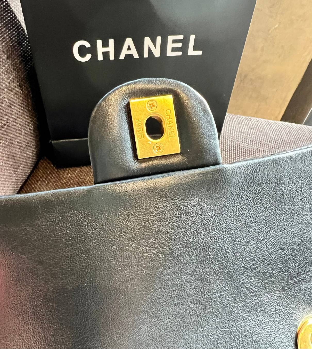 Chanel Small Flap Bag with Top Handle 8" /CHANEL CHAIN SHOULDER BAG กระเป๋าสะพายได้และหิ้วได้ หนังสวย เรียบ สัมผัสนุ่มมือ น่าใช้มากๆ