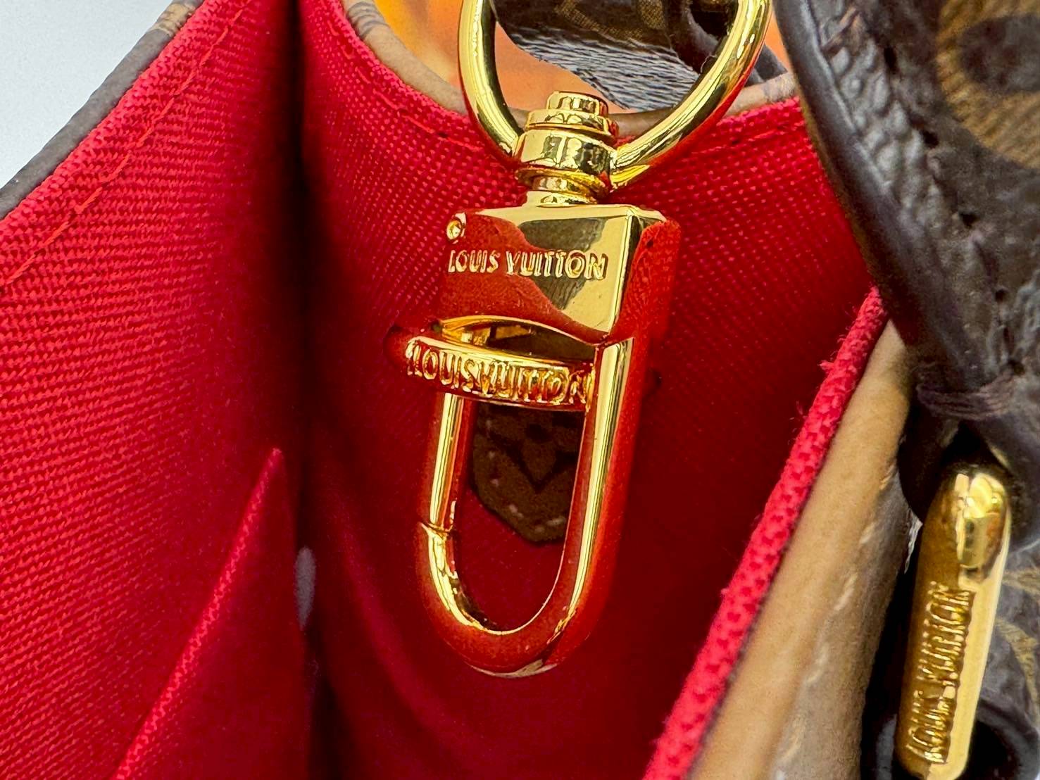 LV OnTheGo PM bag / LV onthego pm bicolor tote bag กระเป๋าทรงโท้ทที่ใครเห็นต้องเป็นคลั่งรัก ยอดฮิต คลาสสิค ผู้ดี หรูหราได้ทุกลุค ทุกสไตล์ มาพร้อมหูจับในตัว คล้องแขนก็ดูแพง หรือจะเกี่ยวสายครอสสะพายก็อัพลุคได้เลย