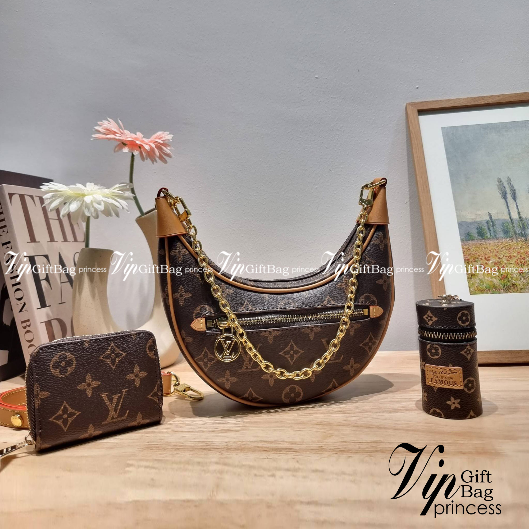 LV loop bag New in!! กับ box set ชวนสะสม ที่จับเอารุ่นยอดฮิต มามิกซ์รวมกับไอเท็มสุดคุ้มของมันต้องมี!! จัดเรียงให้อยู่ในกล่องสุดหรู ไม่ว่าจะตัวกระเป๋า กระเป๋าสตางค์ กระเป๋าจิ๋ว ใบไหนๆก็นำมาใช้งานได้จริง คุ้มค่ามากๆ แถมฟรี! ริบบิ้นลายลิมิเต็ด รวมรวบไว้ให้ได