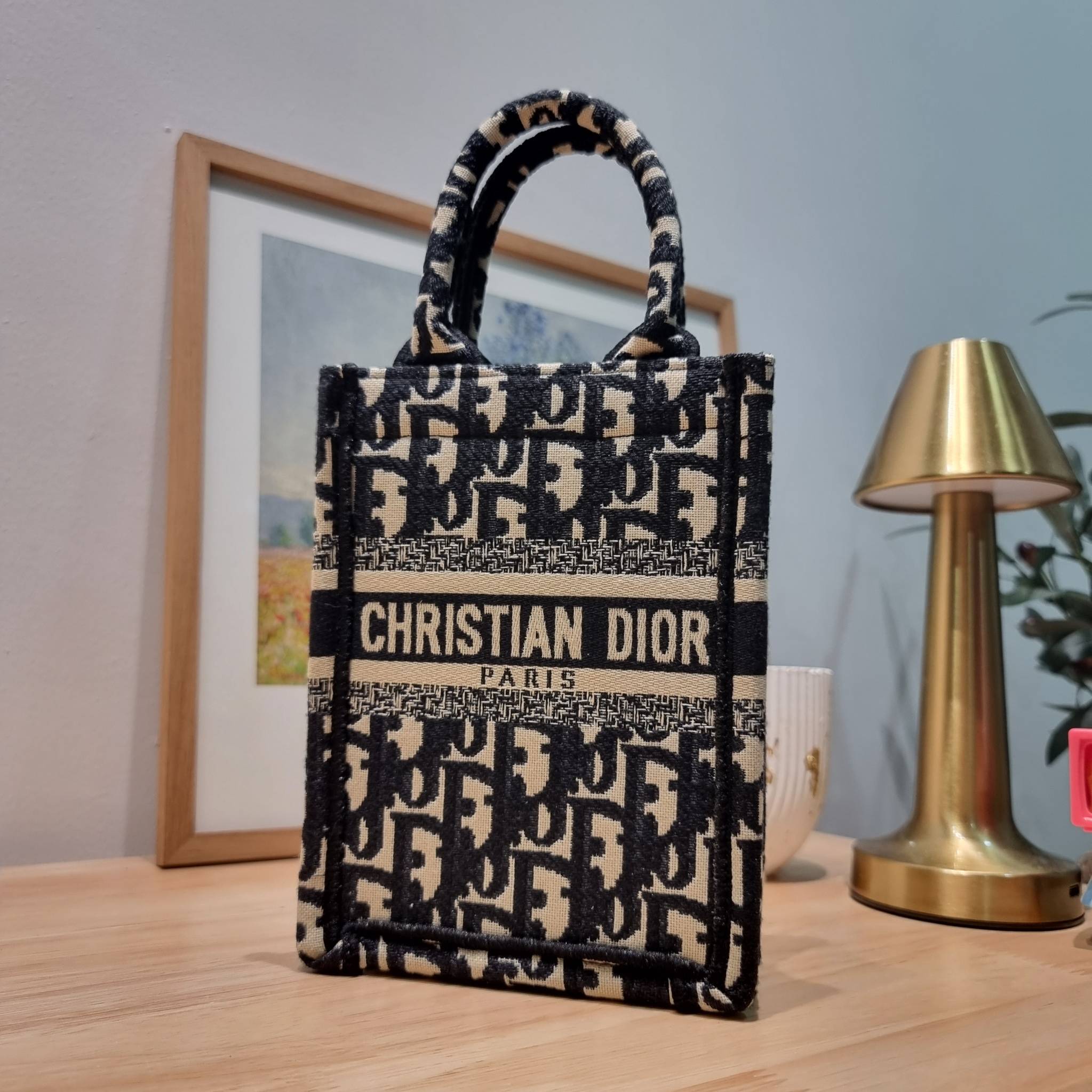 Dior mini book tote phone bag / CD MINI SHOPPING BAG น้องคนสวย ไซส์มินิ ขนาดเล็กน่ารัก น่าใช้มากกกก!! ดีไซน์คลาสสิควินเทจ สวยหรู