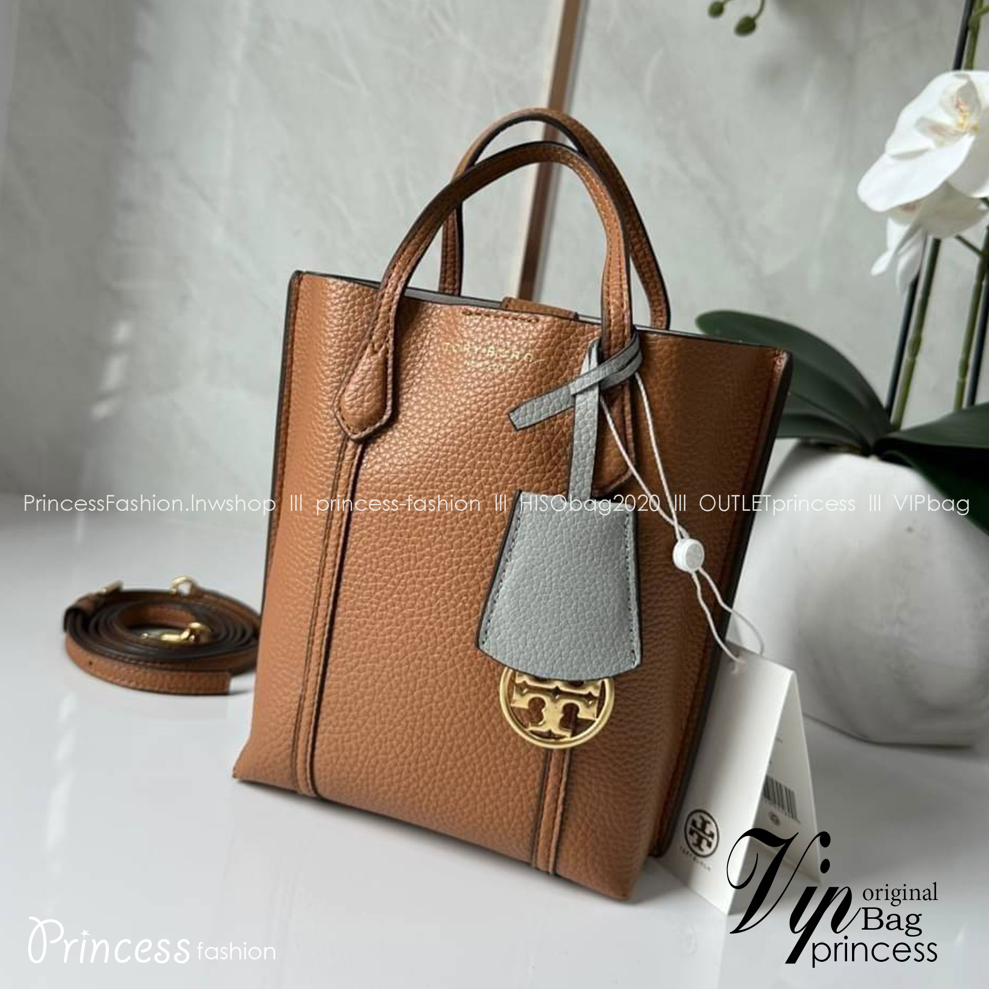 TORY BURCH MINI PERRY TOTE / TORY TOTE BAG / TORY BAG พร้อมส่ง 3 สี กระเป๋าแบบมินิมอลในรูปทรงใหม่ที่คล่องตัว ใส่มือถือได้ทุกรุ่น