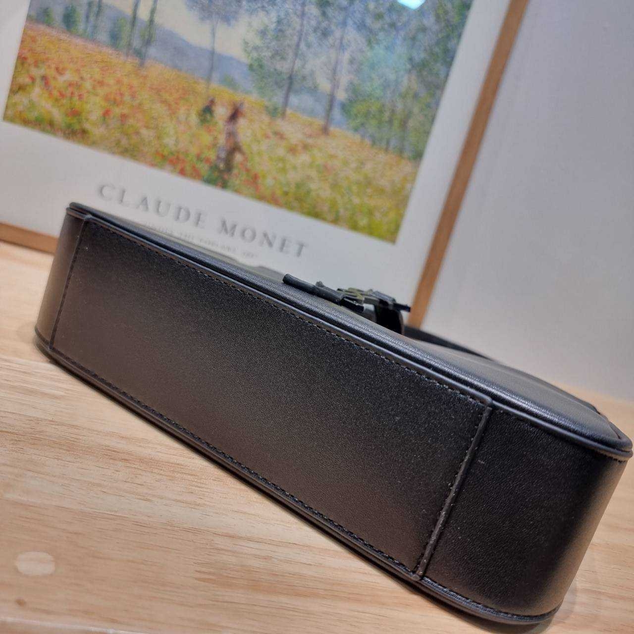 YSL le 5 À 7 in shiny leather bag กระเป๋าสะพายไหล่ตัวแม่ คลาสสิค ดีเทลหรู สวยครบทุกมุม ตอบโจทย์สาวๆทุกไลฟ์สไตล์