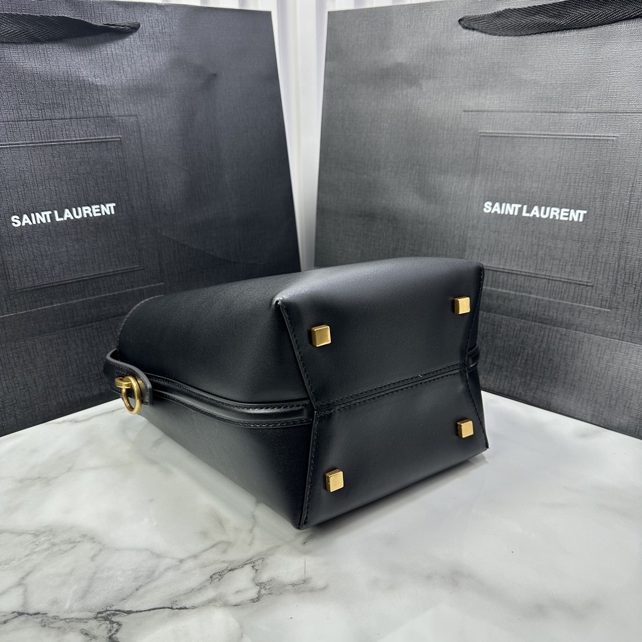Small 6" YSL Le 37 in shiny leather Hobo Bag / YSL Bucket Bag / YSL Tote Bag กระเป๋าสะพายทรงโฮโบโท้ท งานหนังสวยเต็มใบ อะไหล่ทองสวยคลาสสิก ราคาแสนดีแนะนำของมันต้องมีจริงๆ