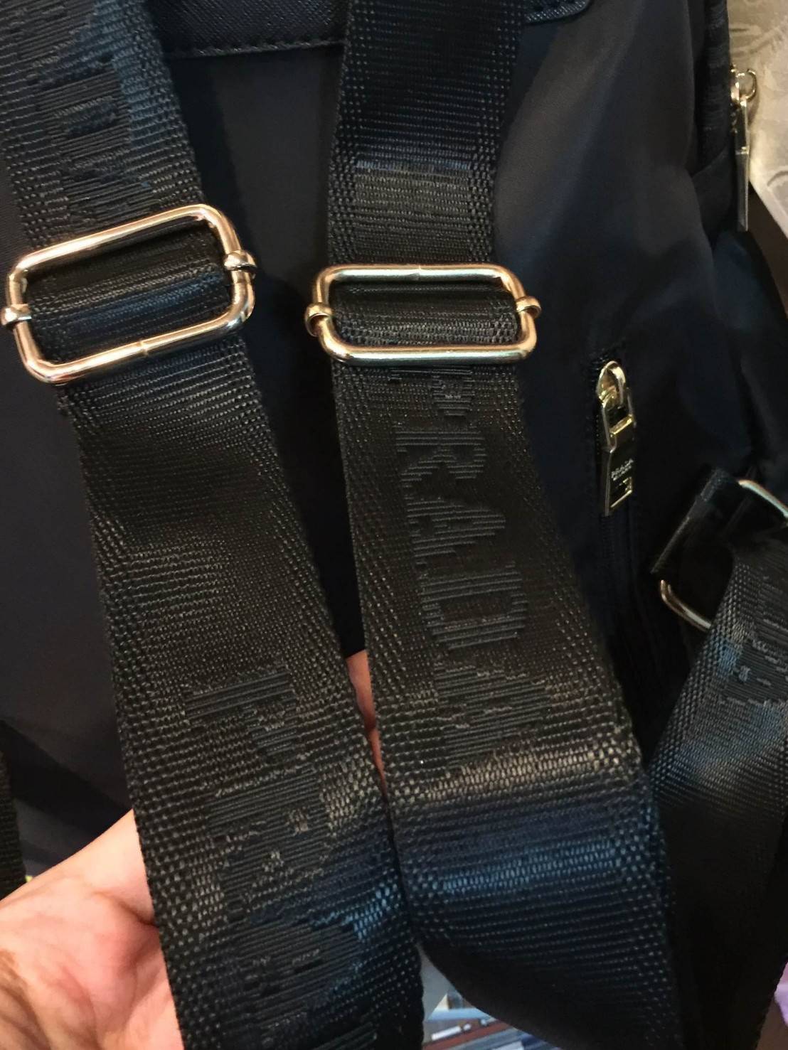 Don't Miss! PRADA NYLON BACKPACK กระเป๋าสะพายเป้ พรีเมี่ยมกิ้ฟจากเคาน์เตอร์ต่างประเทศรุ่น Limited edition ที่ฮ๊อตสุดๆ วัสดุเป็น Nylon เนื้อหนาคุณภาพดีตามแบบฉบับของแบรนด์ ขนาดกำลังดี น้ำหนักเบา ด้านหน้าเป็นลายหมีปั๊กกลิ้ตเตอร์โลโก้แบรนด์อะไหล่ทองหรู ภ