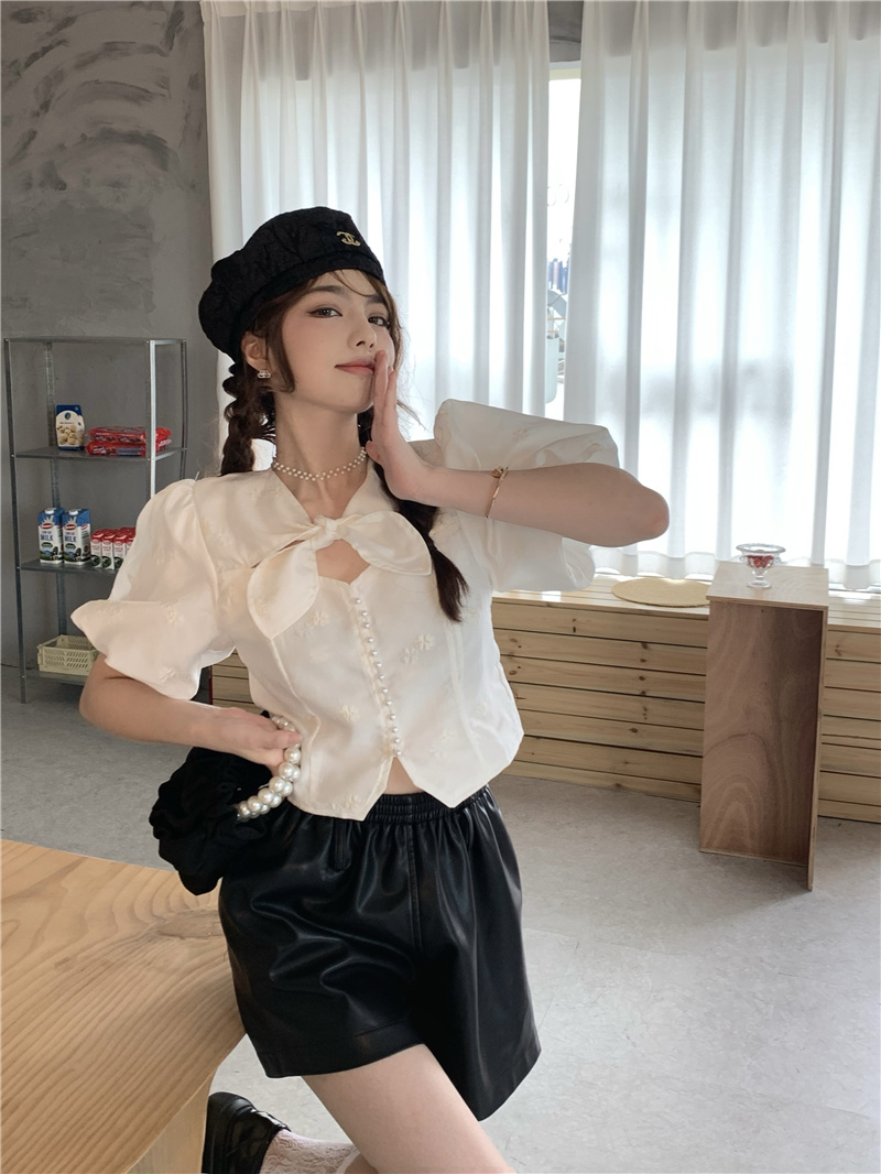 พร้อมส่ง 🥼🩹 Yuwa tops เสื้อแขนสั้นทรงตุ๊กน่ารักแต่งไข่มุก (IN36951)