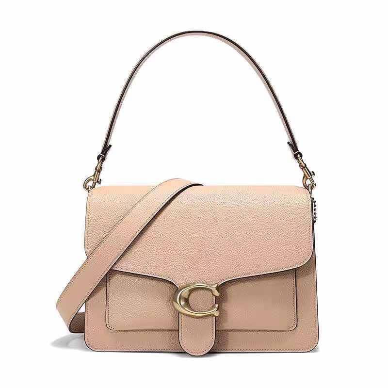 OUTLET 】COACH Tabby Shoulder Bag พร้อมส่งที่ไทย A modern take on an archival 1970s Coach design, our structured Tabby shoulder bag is crafted in polished pebble leather. Finished with our Signature hardware for an iconic touch, the versatile silhouette fe