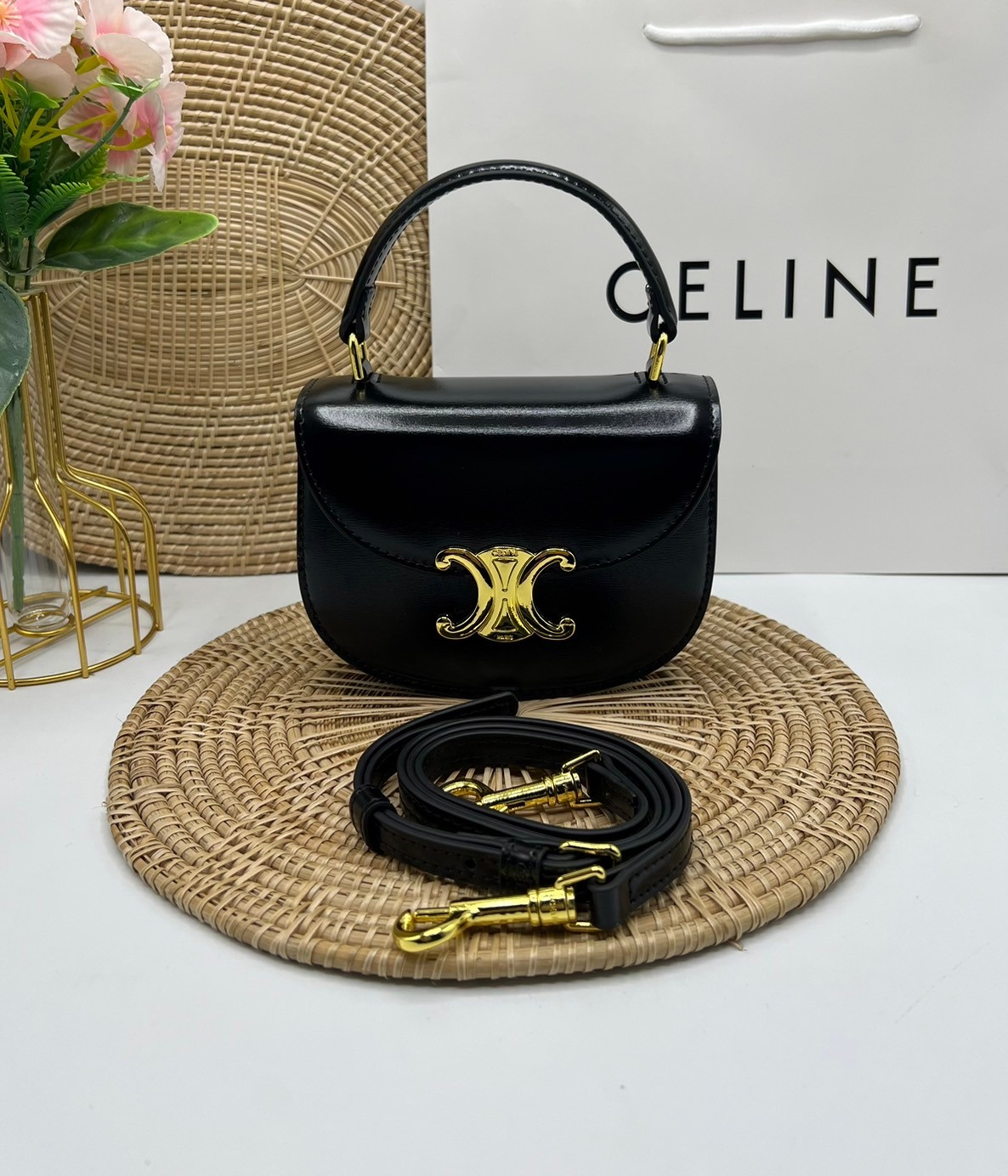 CELINE Mini besace triomphe in shiny top handle กระเป๋าสะพายคาดลำตัวพร้อมหูจับถนัดมือ น่ารักมาก รุ่นใหม่ล่าสุด