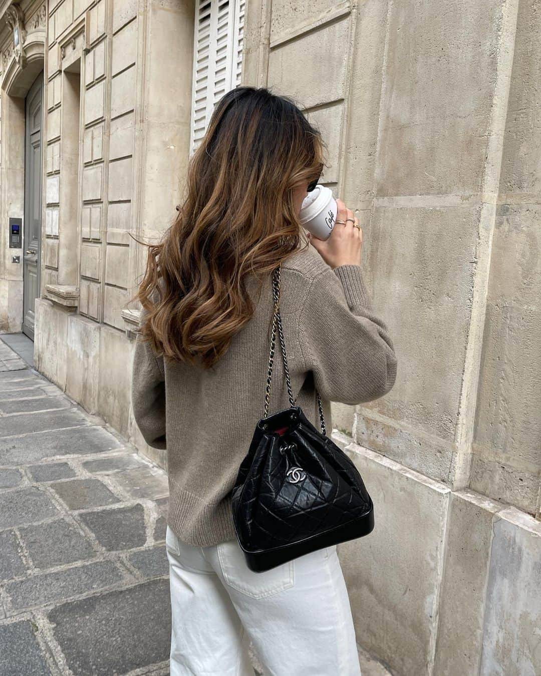 Chanel gabrielle backpack ไอเท็ม best seller กับรุ่นสุดปังในรูปแบบกระเป๋าเป้ ดีไซน์หรูคลาสสิค สายสะพายในตัวรูดปากกระเป๋าเก็บทรงได้ หรือจะรูดด้านหน้ายาวสุด