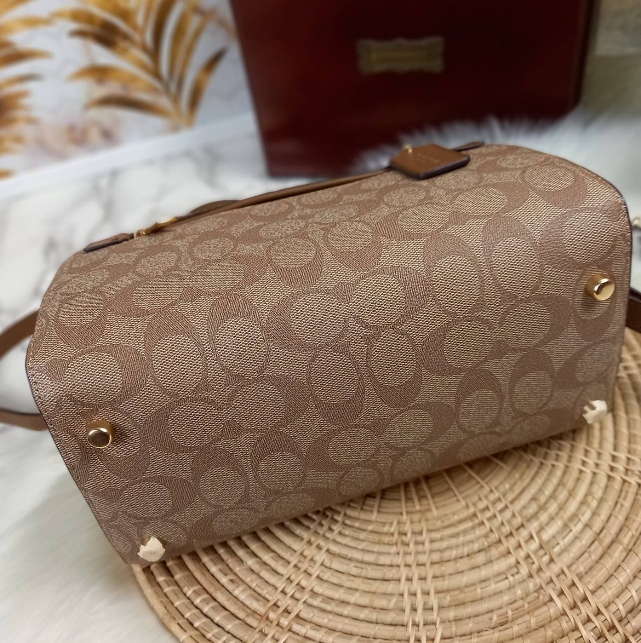 COACH ROWAN SATCHEL IN SIGNATURE CANVAS (COACH F83607)🌺ระดับตัวTOP ยกให้เธอเลย กับรุ่นนี้💃//หมอน 10" รุ่นมีช่องซิปด้านหน้า สามารถแยกเก็บของสำคัญๆได้อย่างเป็นสัดส่วน สำหรับใครที่ชอบกระเป๋าที่จุของได้เยอะๆ รุ่นนี้ตอบโจทย์ได้เลย แนะนำว่า